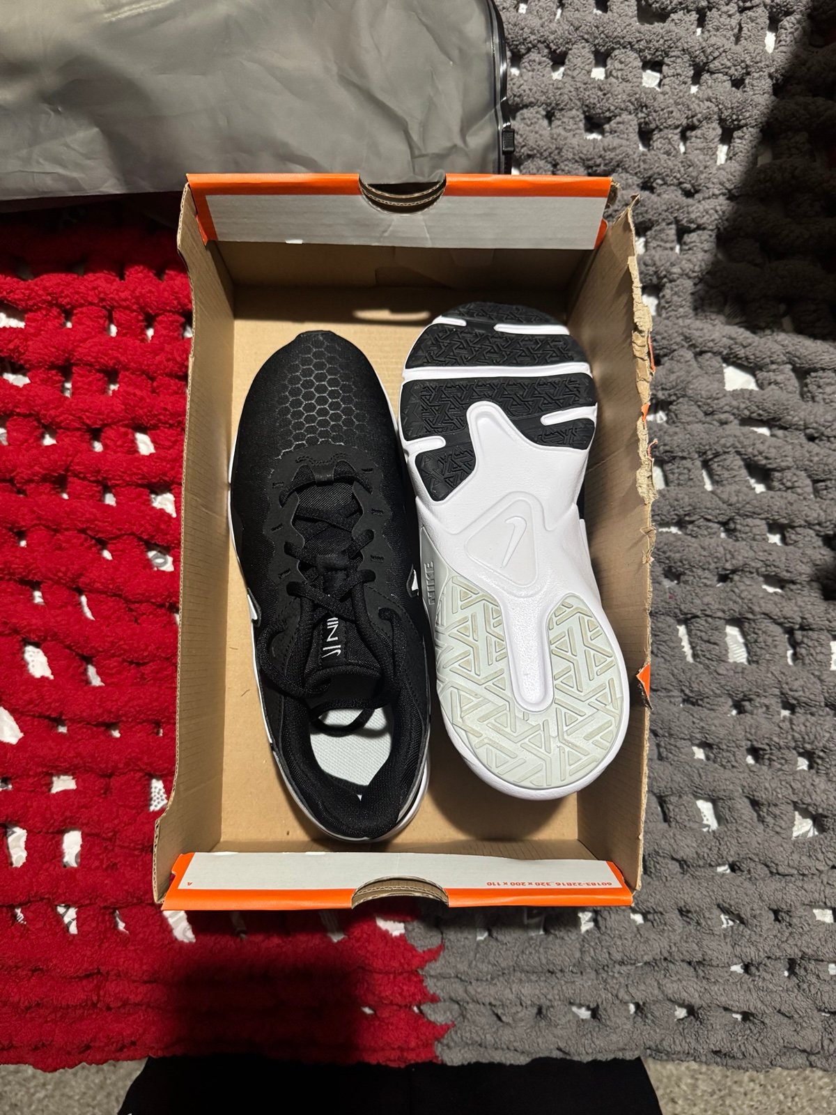 Women’s Nike legend essential 2 size 9