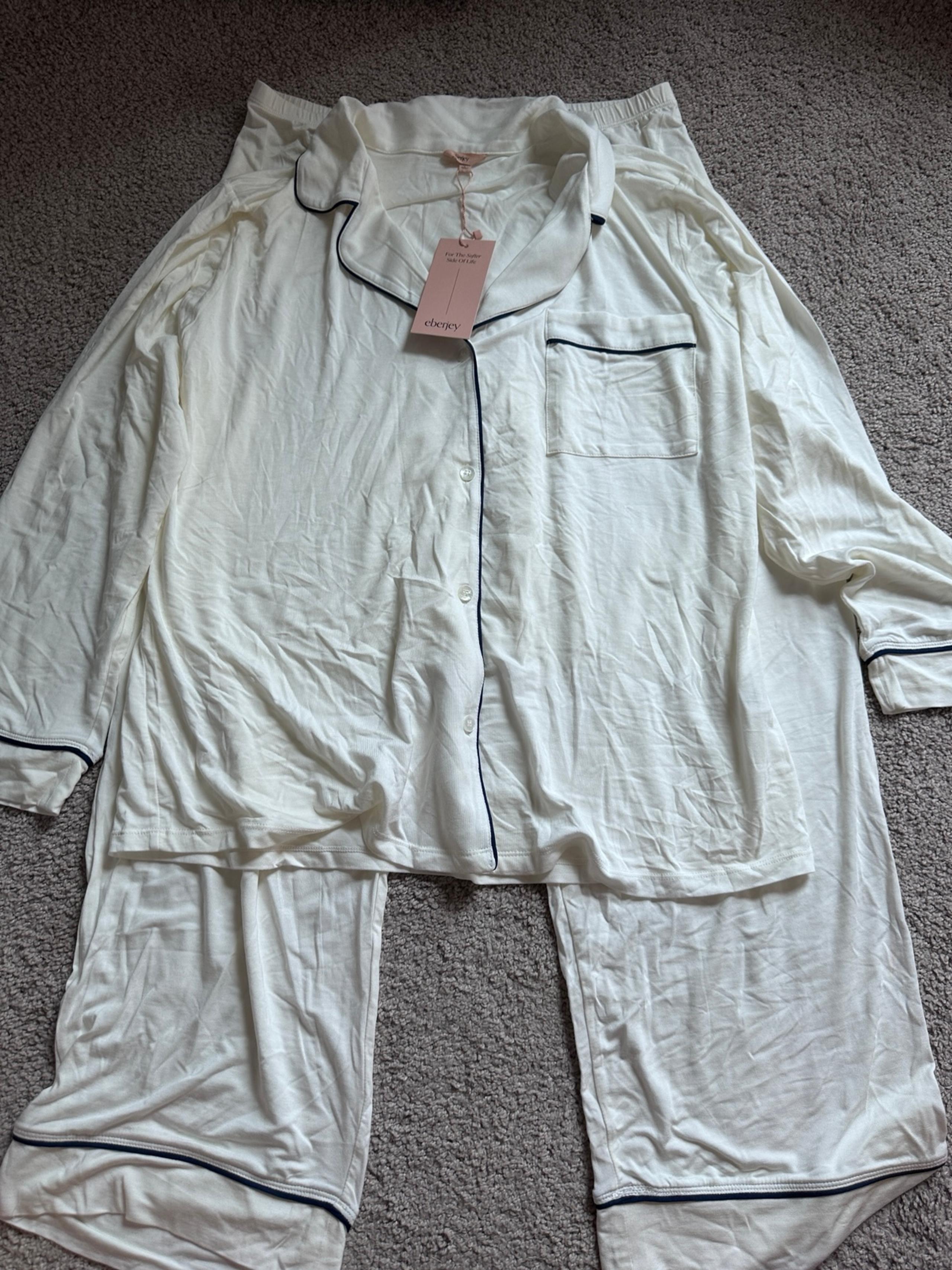 NWT Eberjey Gisele Tencel Pajama Set Size Large White With Navy Piping