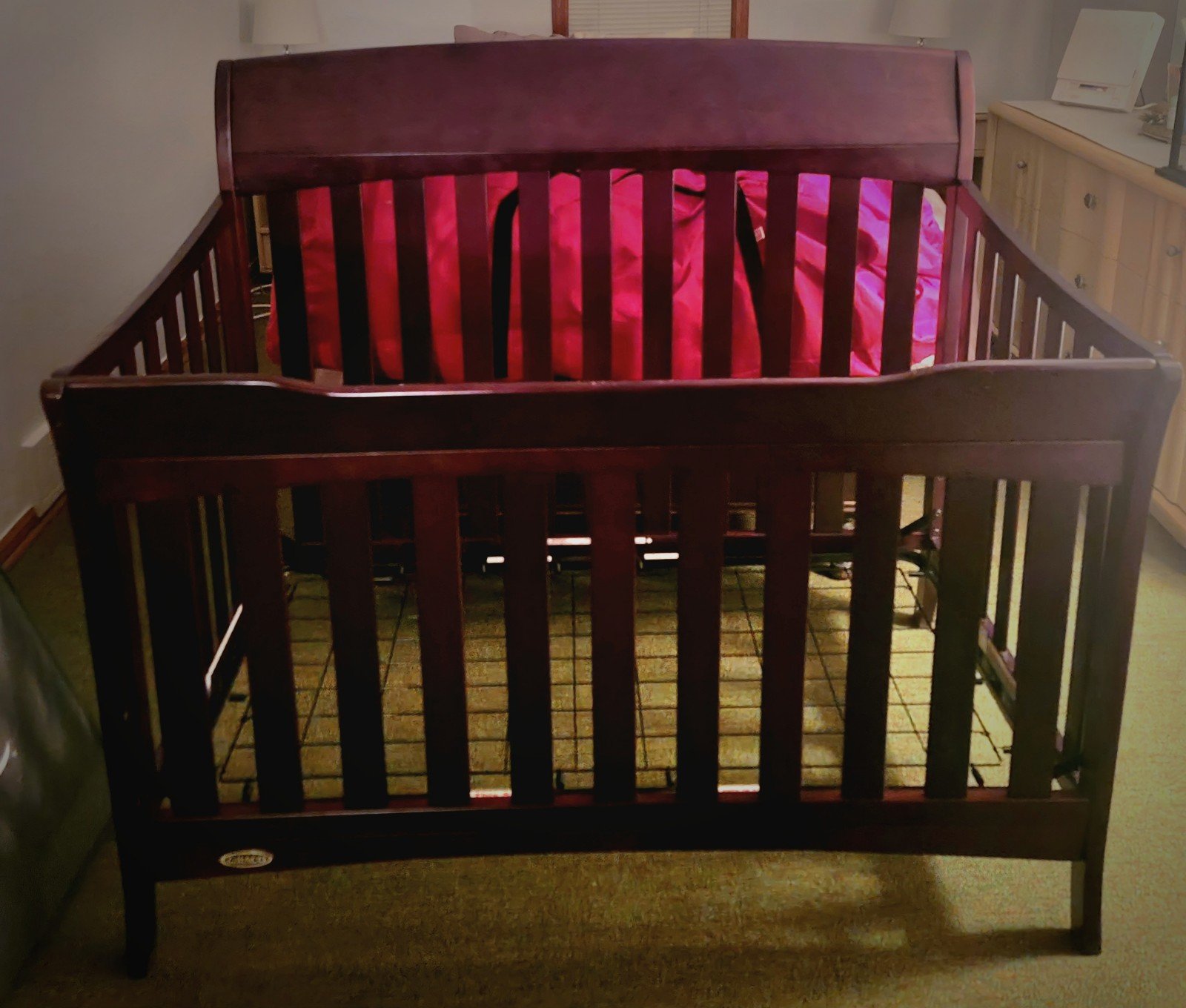 Graco Lennon Wood Crib Convertible Cherry Dark Brn Color w/Beautyrest Mattress G