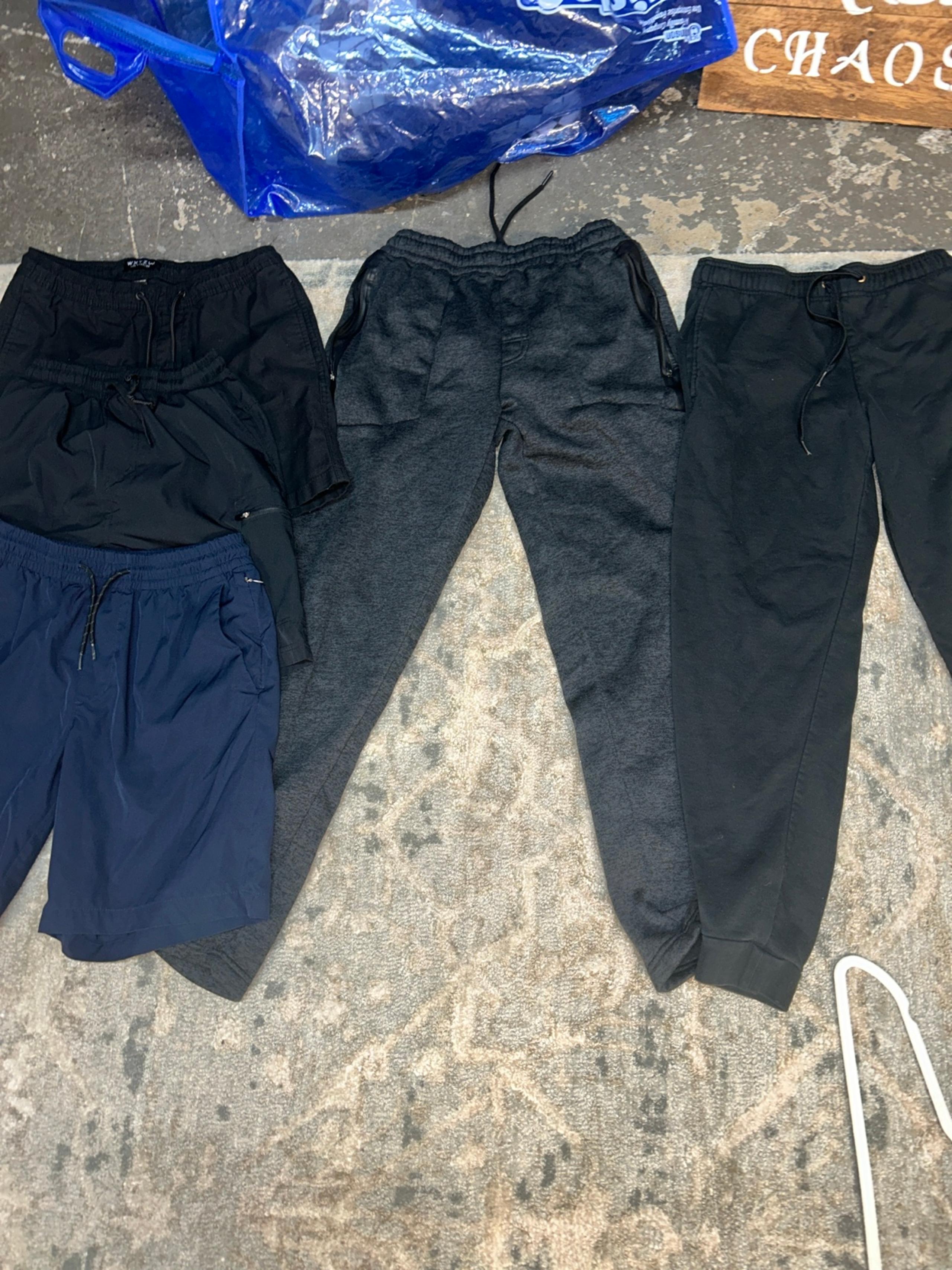 Men medium pants and shorts bundle