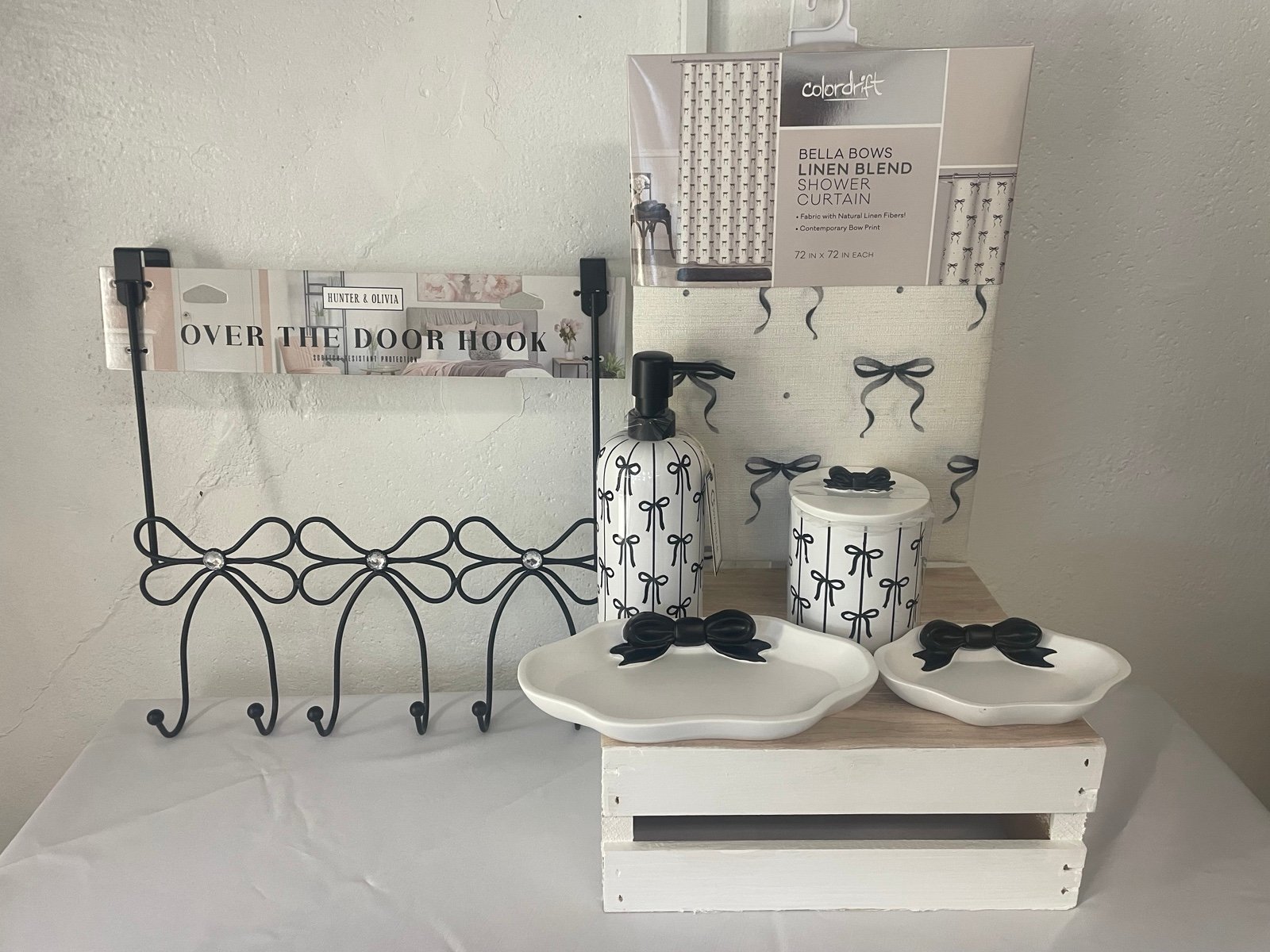 Black and White Bow Pattern 6 piece Bathroom Set