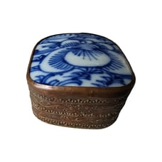 Vintage Chinese Blue and White Porcelain 2 1/4 Small Shard Box