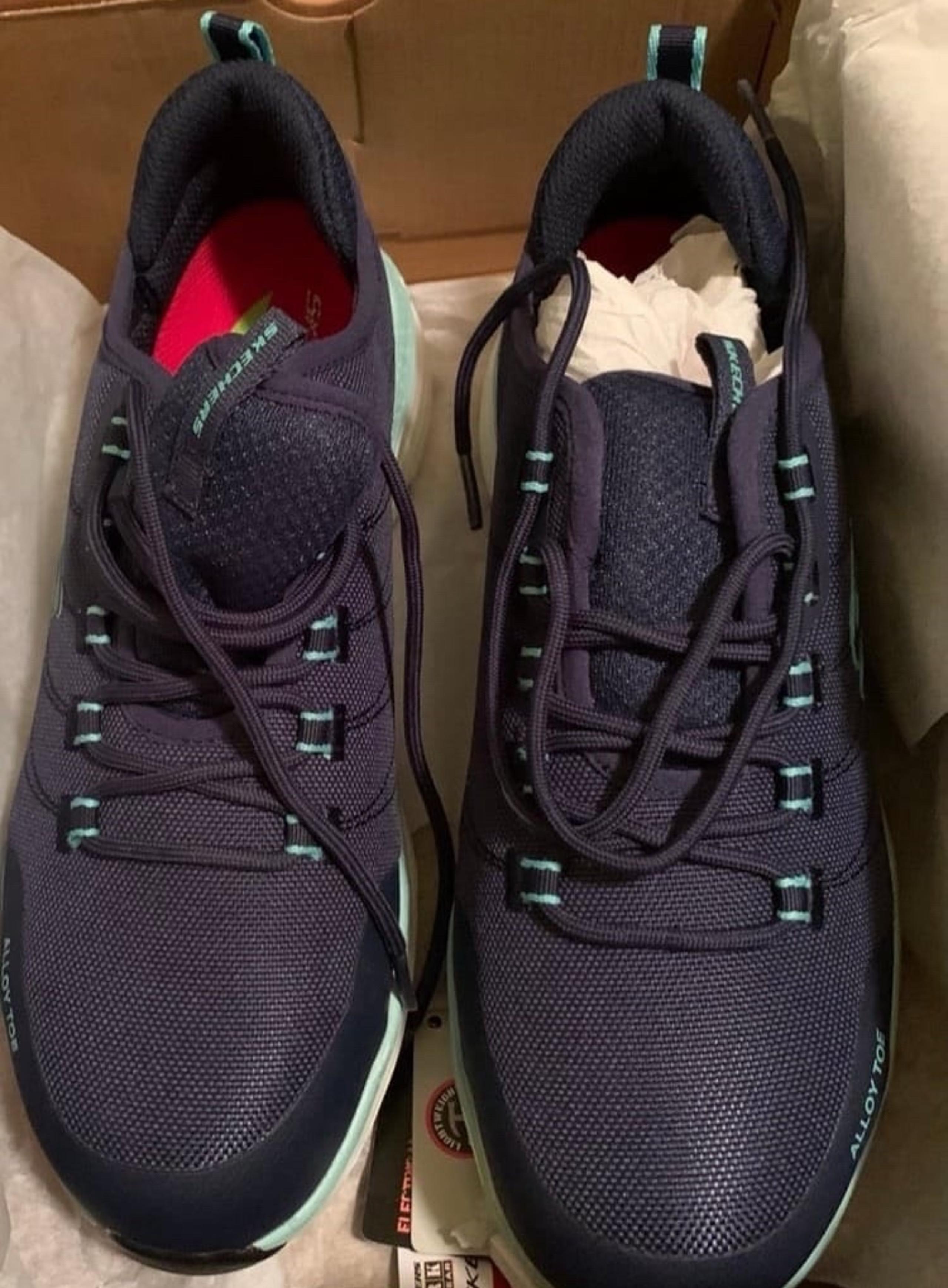 Sketchers Women’s Steel Toe Safety Sneakers Size 8