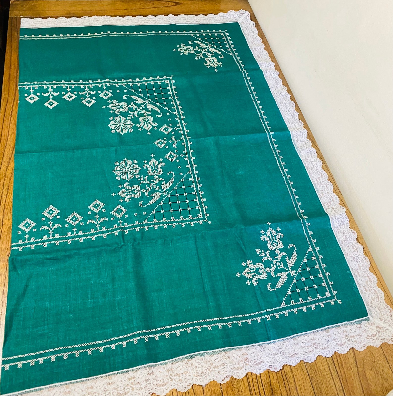 Vintage Unused Art Deco Green Linen Embroidery Lace Tablecloth Italy 70x52