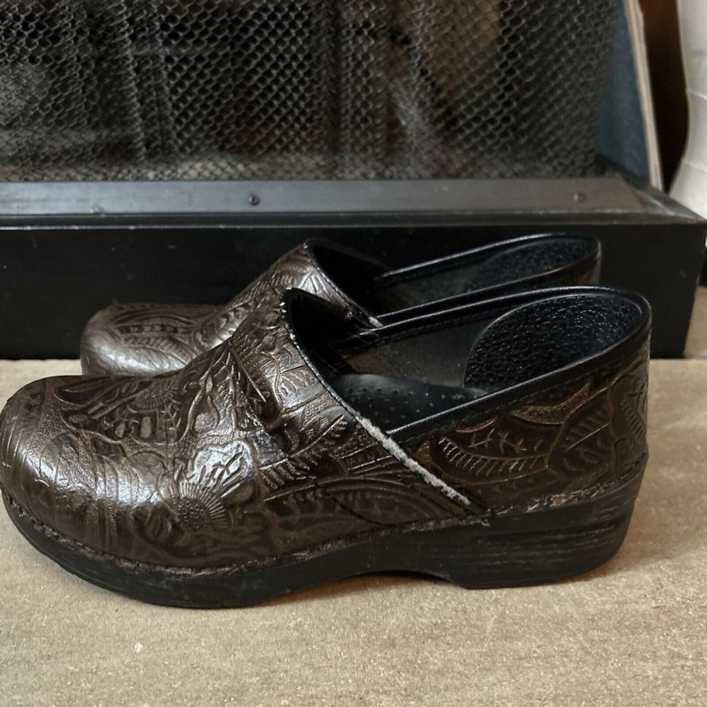Dansko Patent Leather Tropical Leaf Clog Brown Size 39 EU 8.5-9 US 90653…