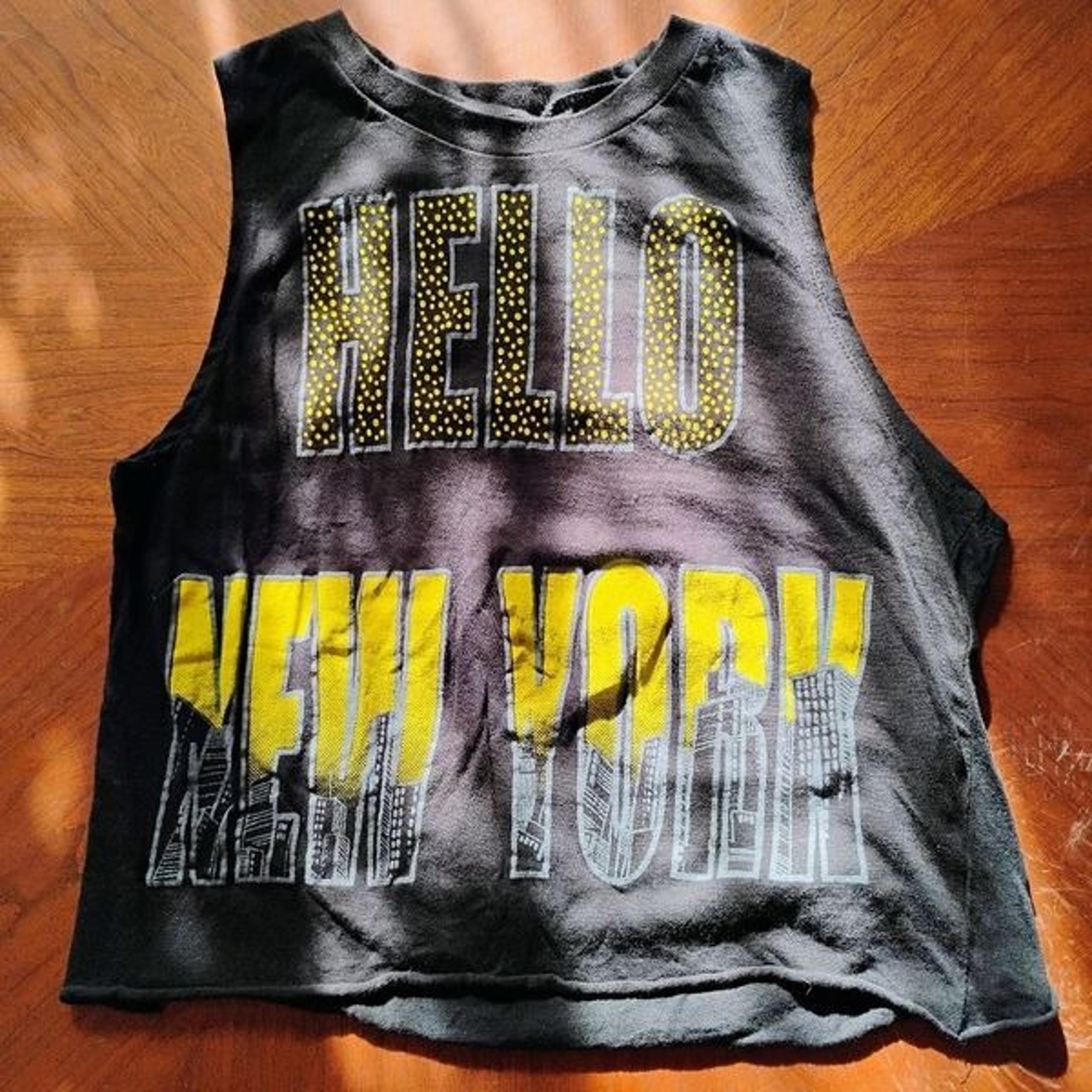 Black and Yellow 'Hello New York' Tank Top. Size: XL (0936)