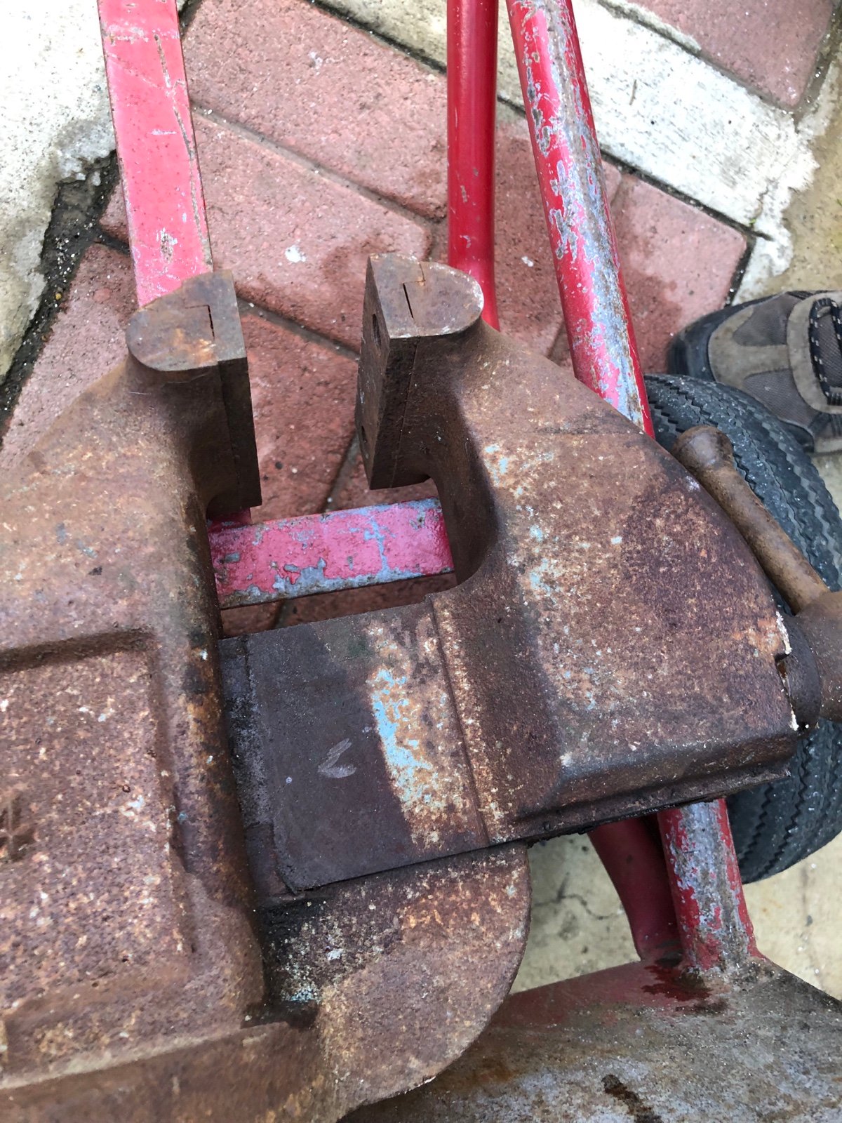 Vintage L.S. Starrett Athol 924 Bench Vise antique
