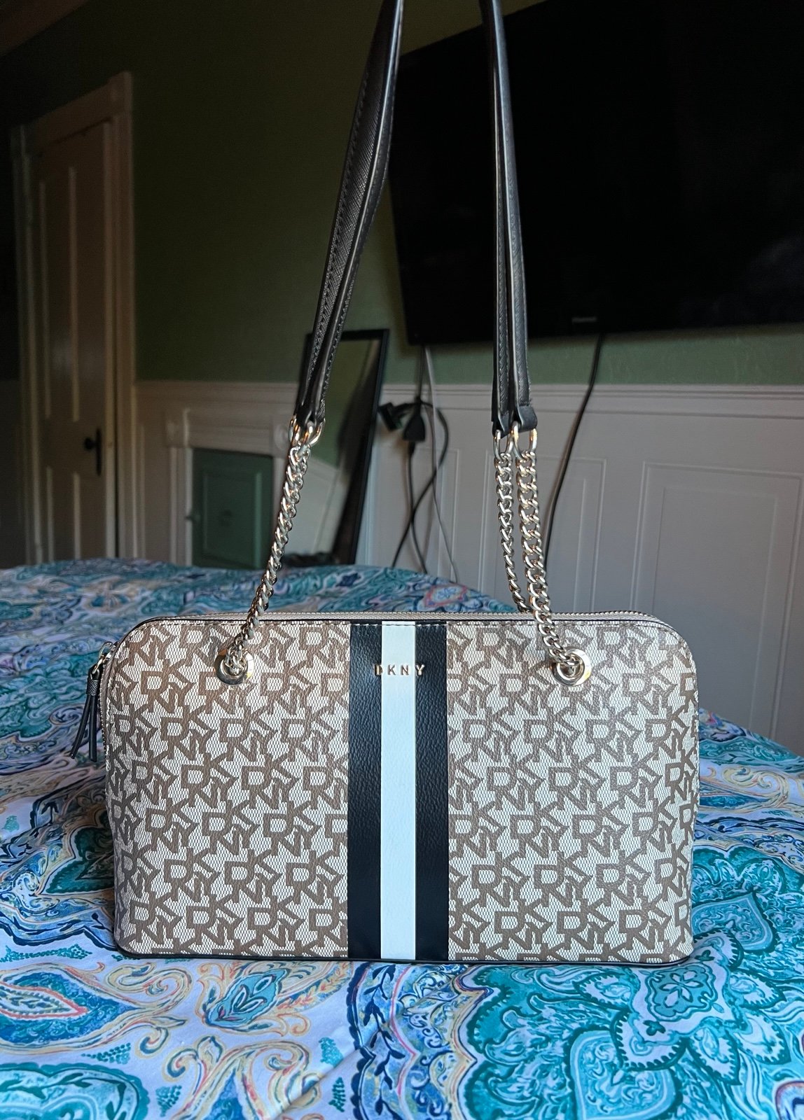 DKNY purse / shoulder bag