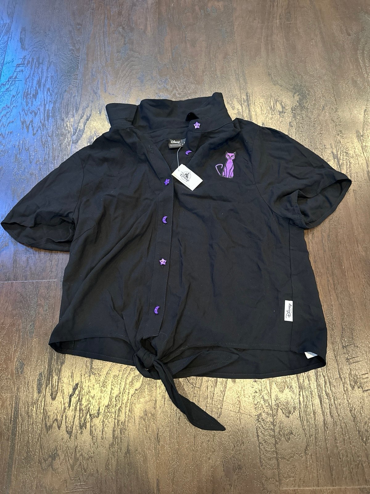 Disney x Her Universe Women's Black Front Tie Hocus Pocus Button Up Shirt g1