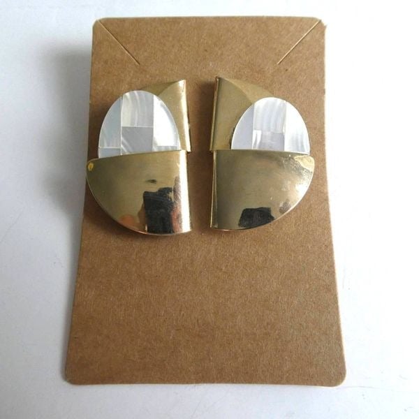 Vintage Gold Tone Folded Circle Stud Pierced Earrings Carved Mother of Pearl