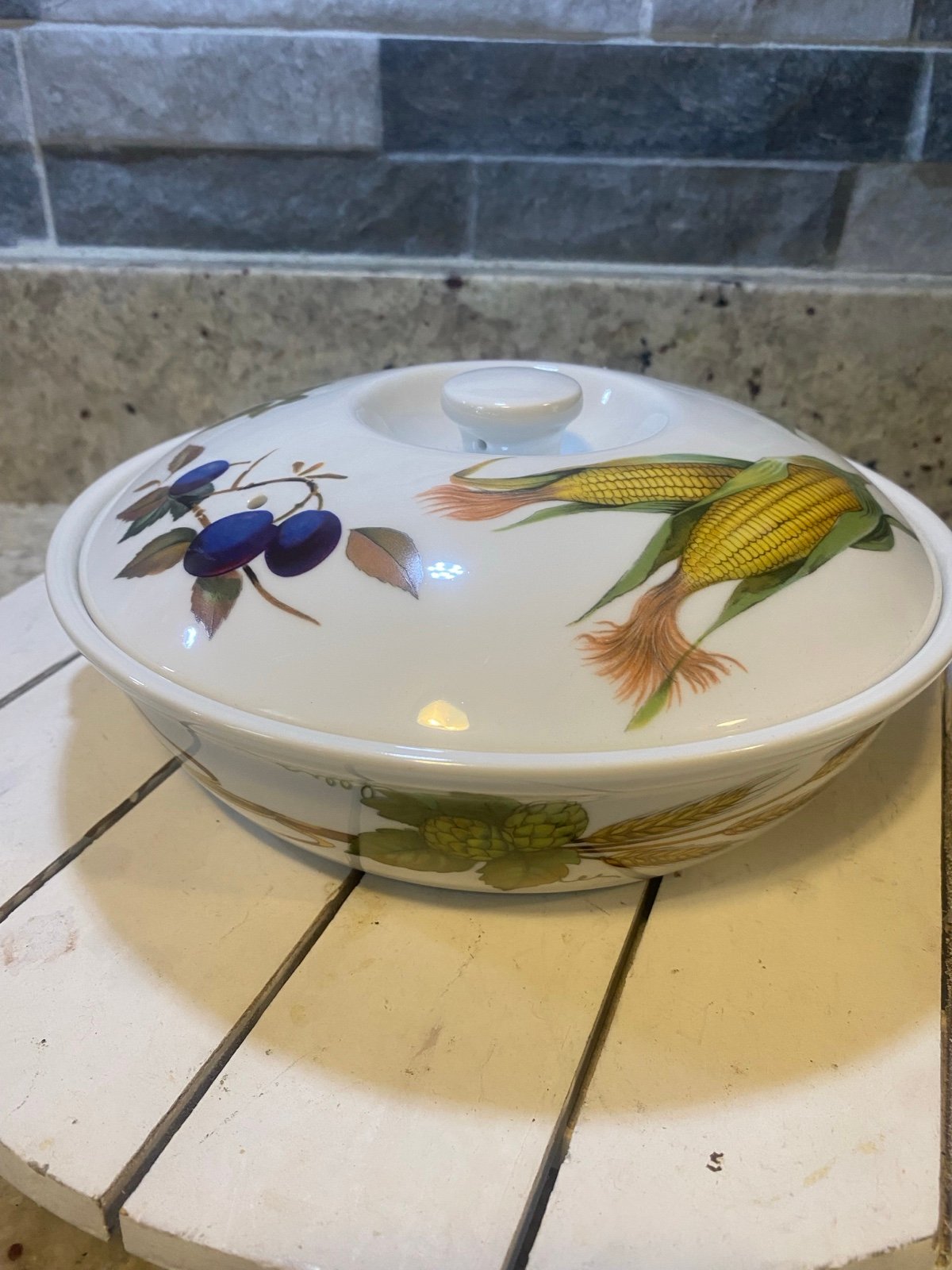 Royal Worcester Evesham Covered Casserole 8 1/2” Round Dish W Handled Lid