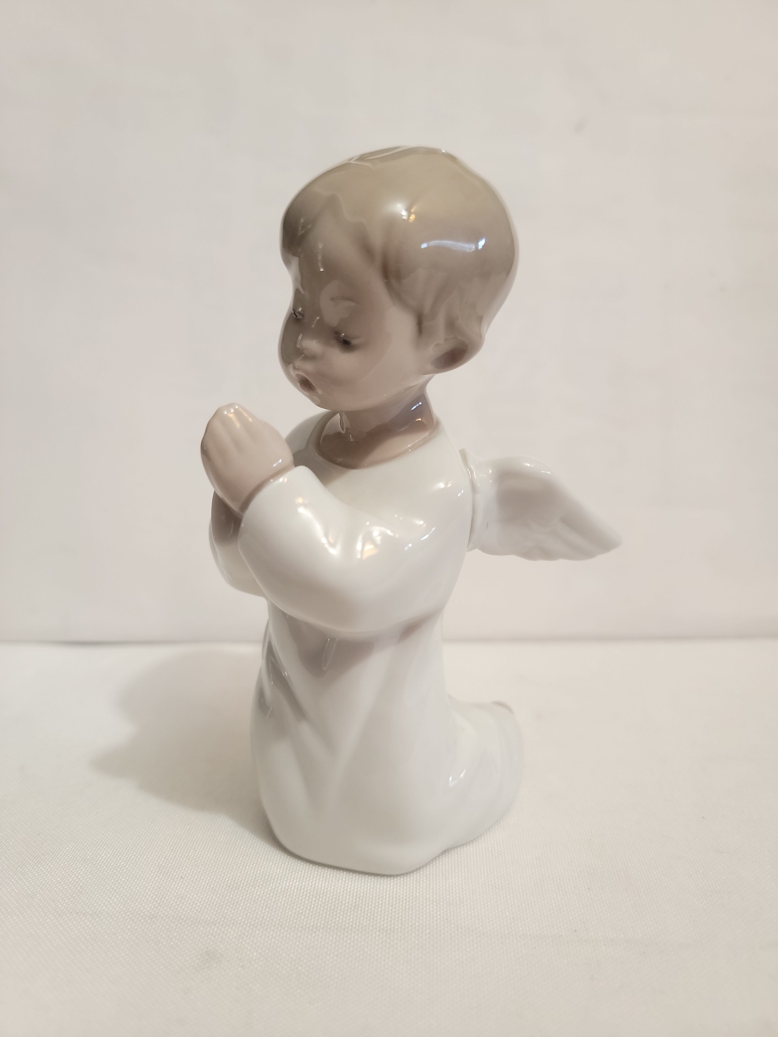 Lladro Vintage Angel With Praying Hands