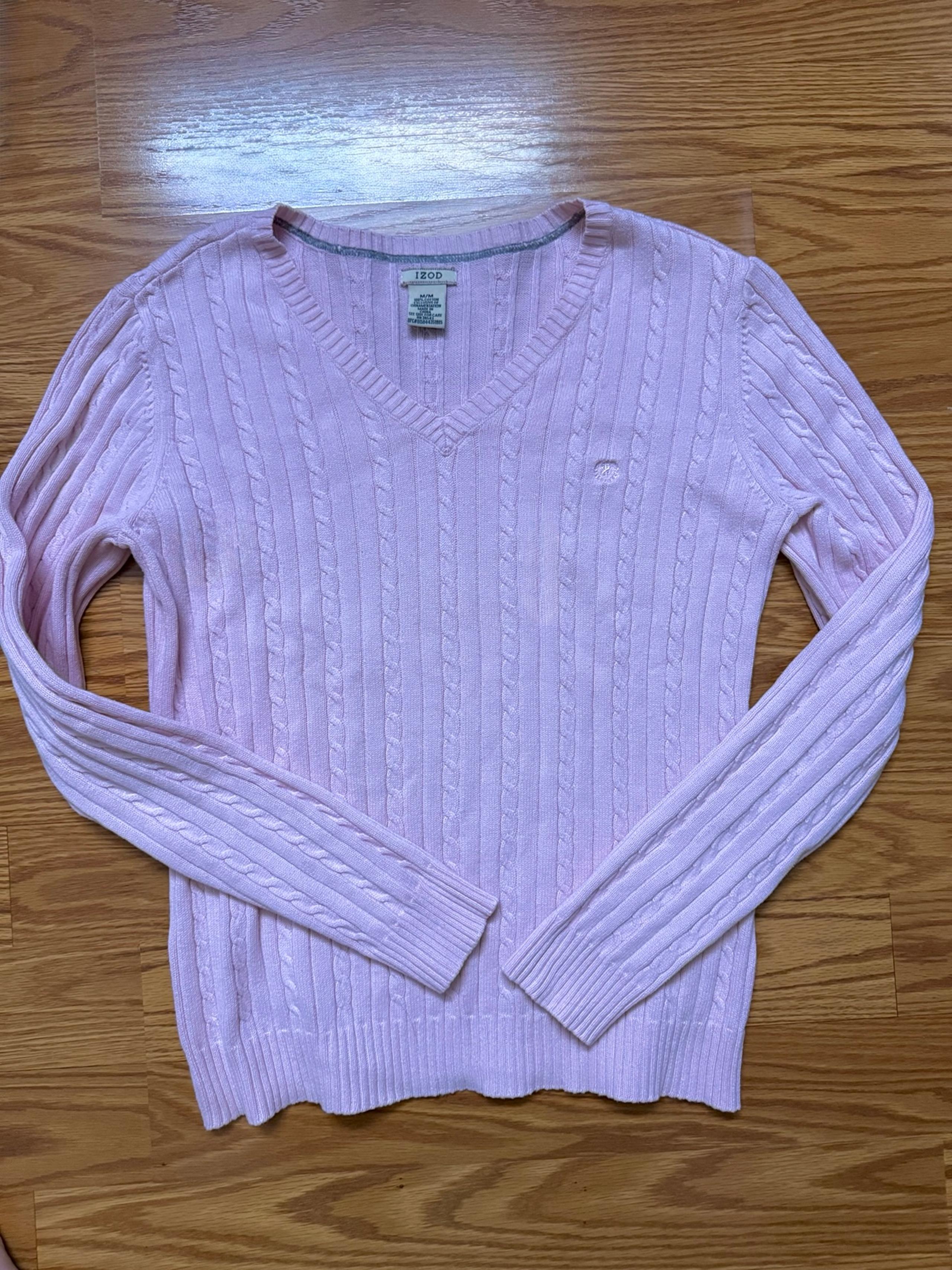 Lilac/pink sweater with a small logo on the chest - IZOD