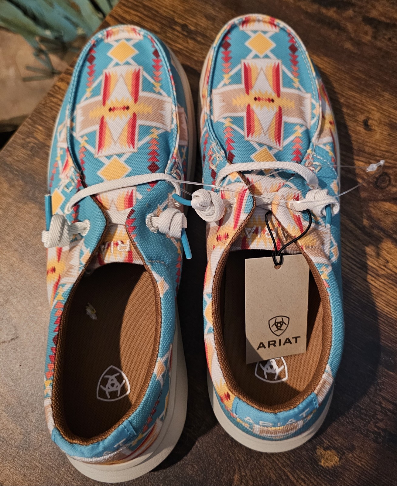 Ariat Ladies Hilo Turquoise Tempe Shoe. Size 5 1/2
