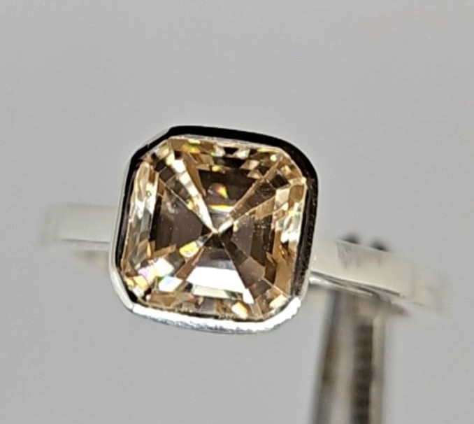 GGIL-CERTIFIED VVSI 2.00CTW. ASSCHER-CUT YELLOW DIAMOND BEVELED RING