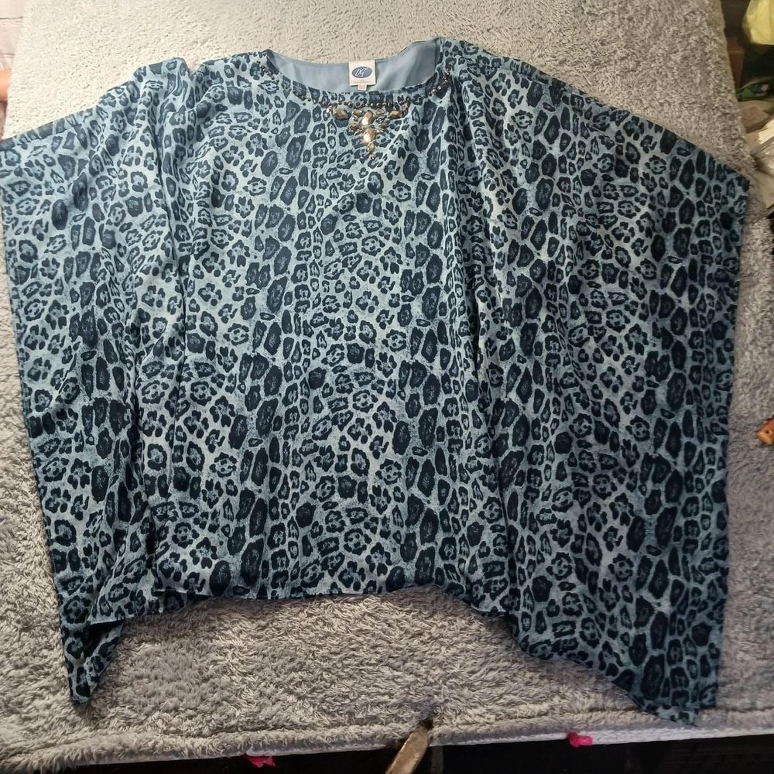 DG2 Diane Gilman Top Bat Wing 2X/3X Embellished Leopard Animal Print Blouse