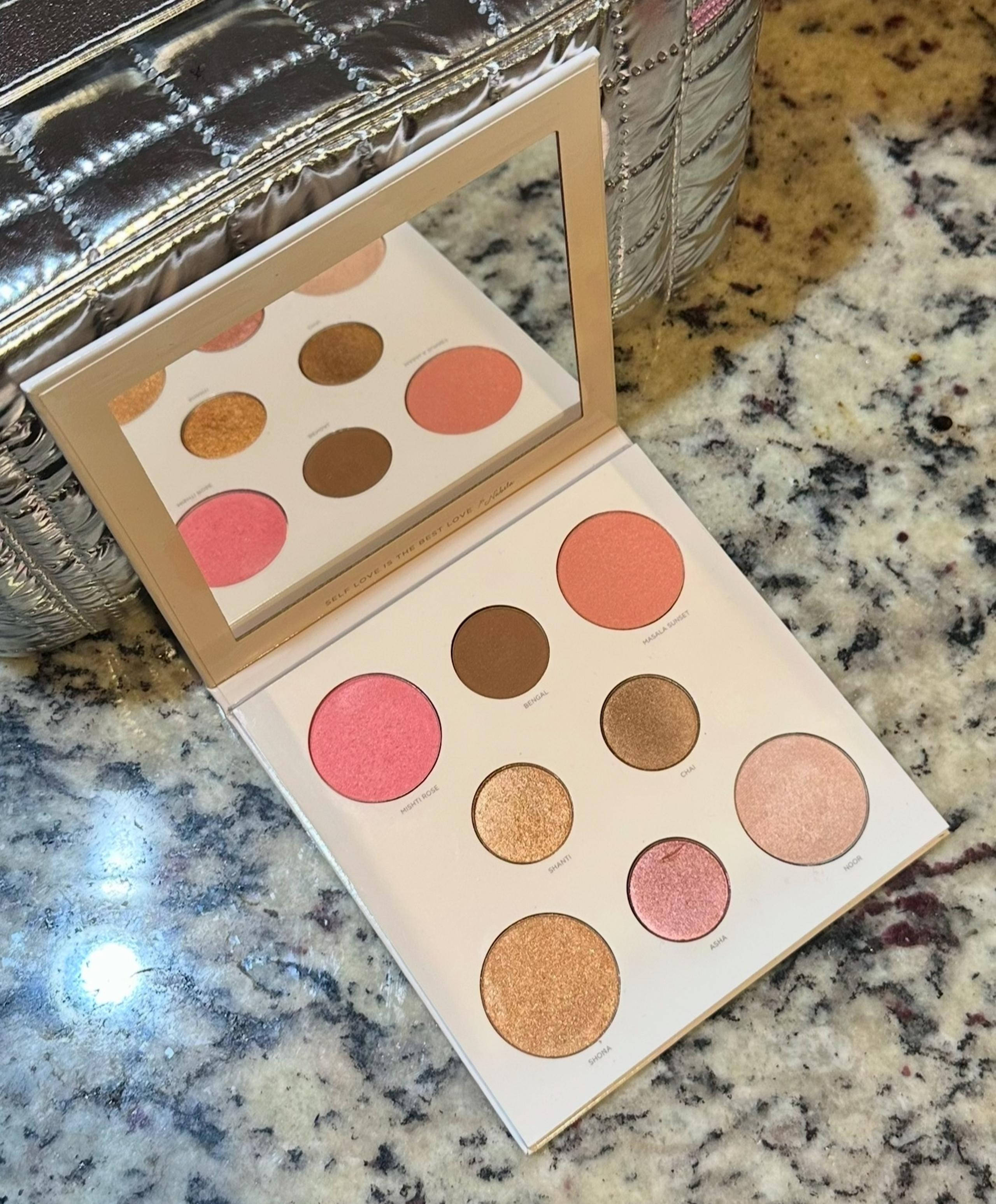 PÜR MINERALS xo Nabela Embrace Your Face Eye & Cheek Palette