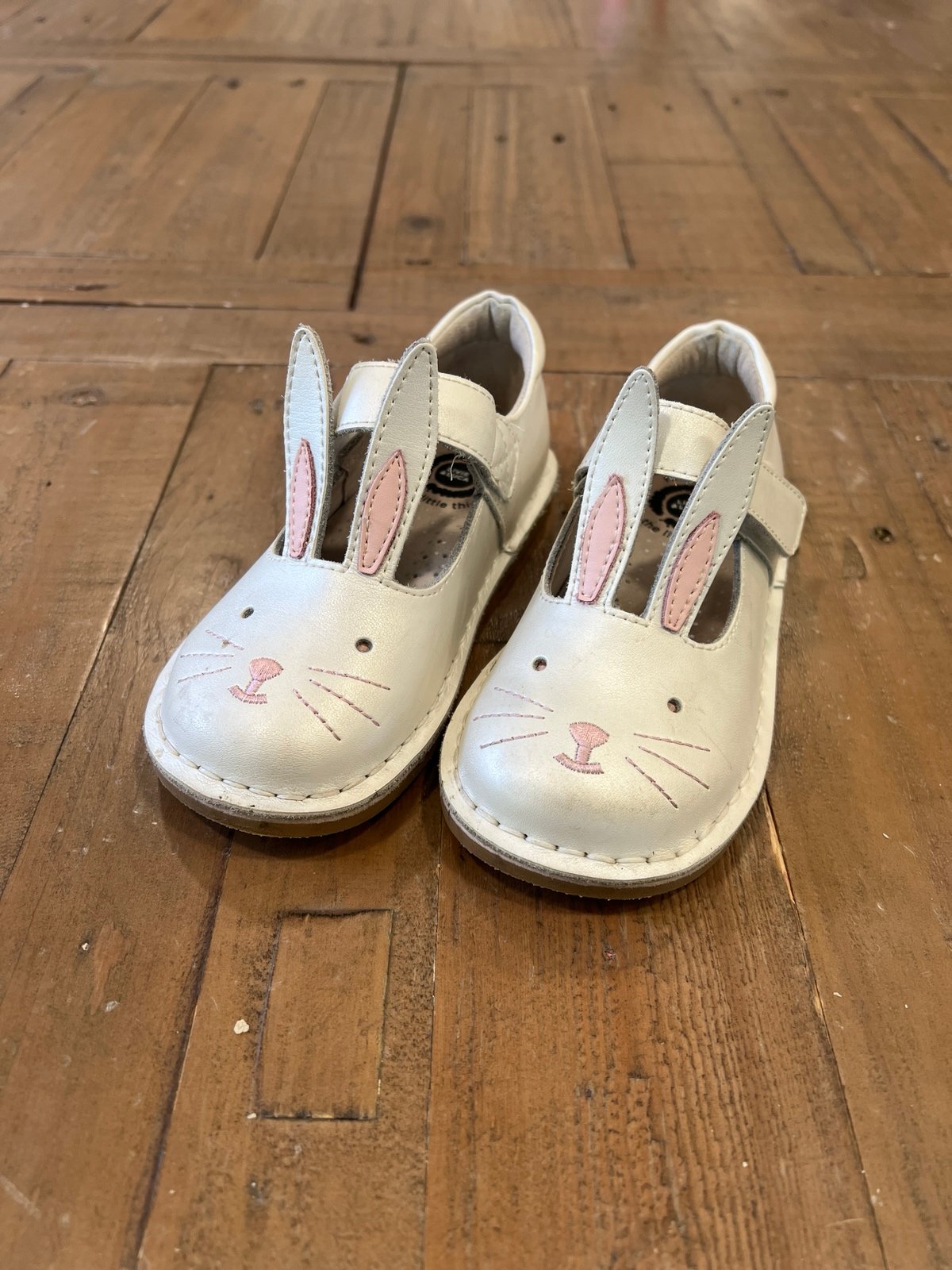 Livie & Luca white leather bunny rabbit Mary Jane shoes  kids size 10