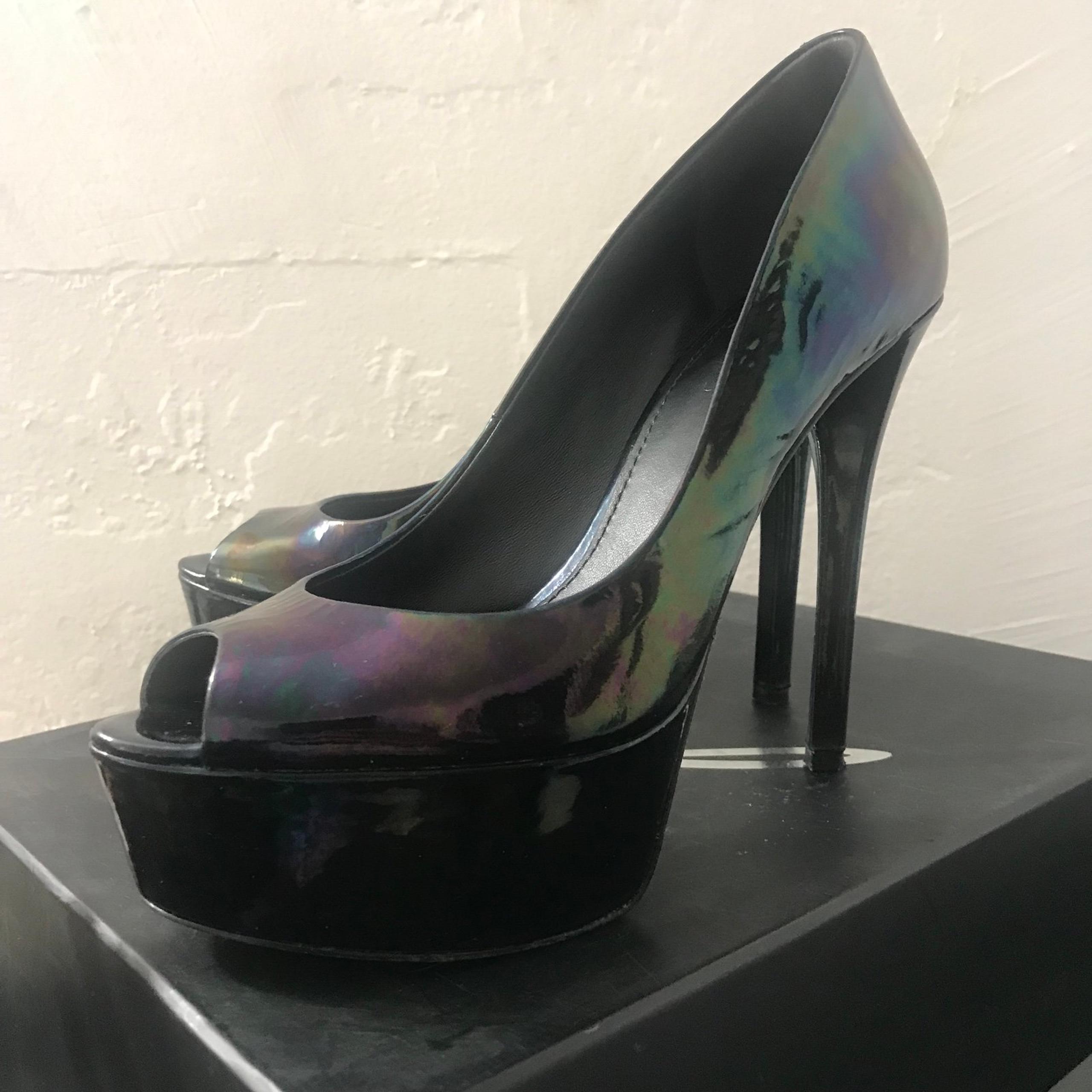 BRIAN ATWOOD patent leather stiletto platform high heels EUC 7