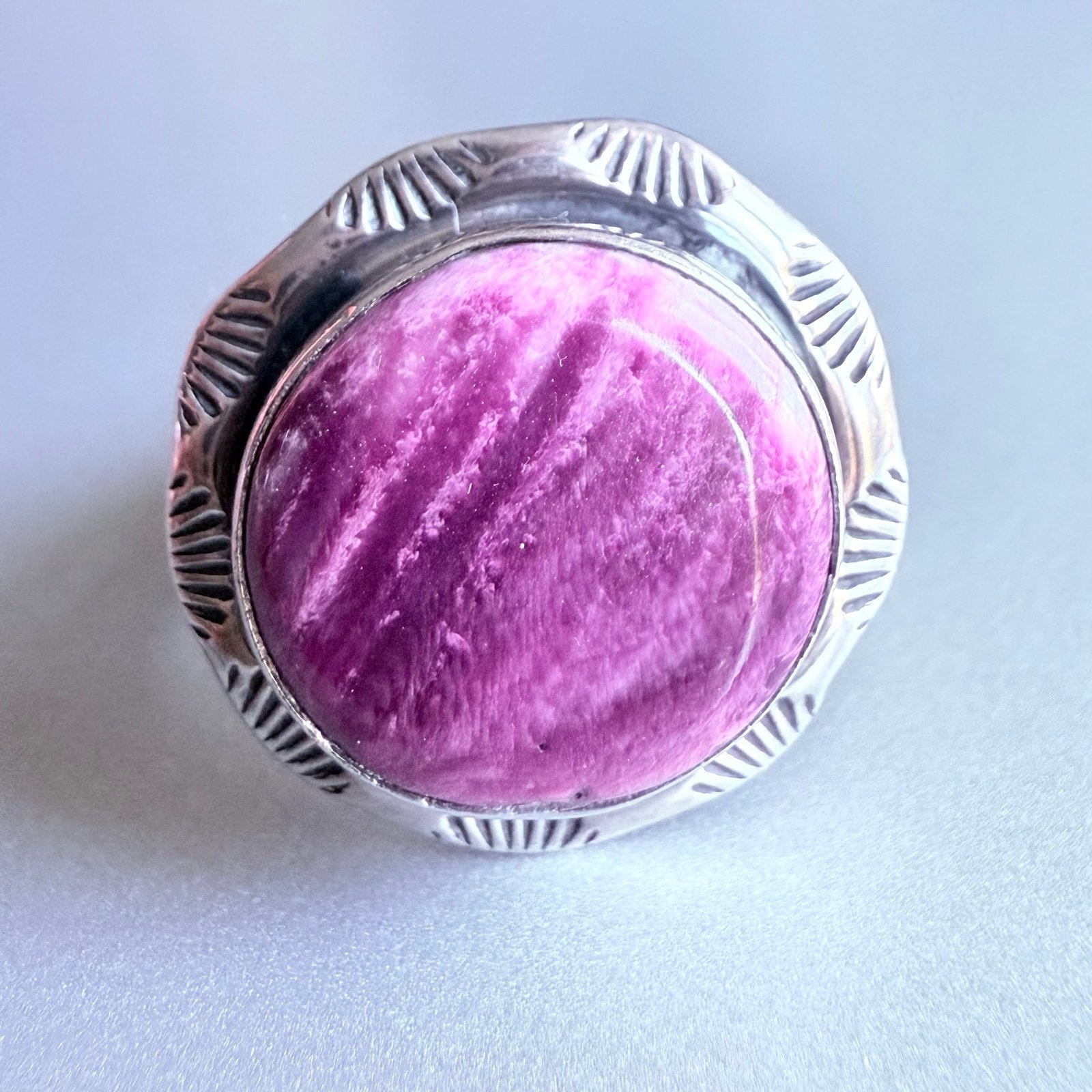 NAVAJO CALVIN PETERSON PURPLE SPINY OYSTER STERLING SILVER RING NATIVE AMERICAN