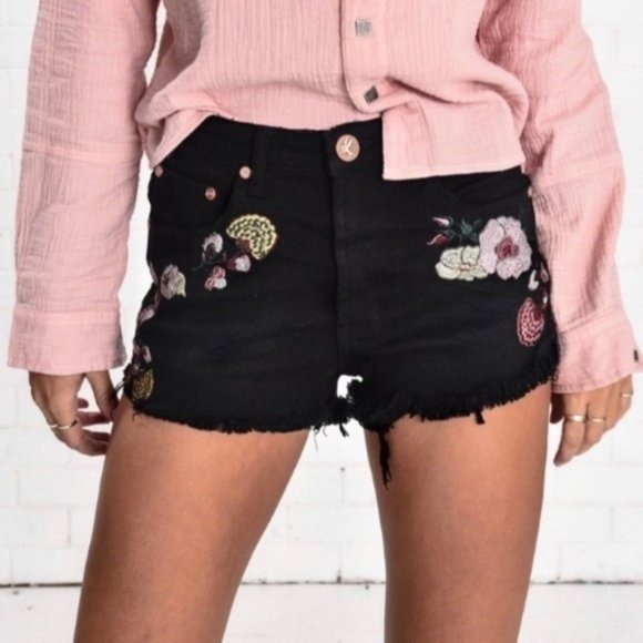 One Teaspoon Black Floral Embroidered Harlets High Rise Slim Fit Shorts Size 26