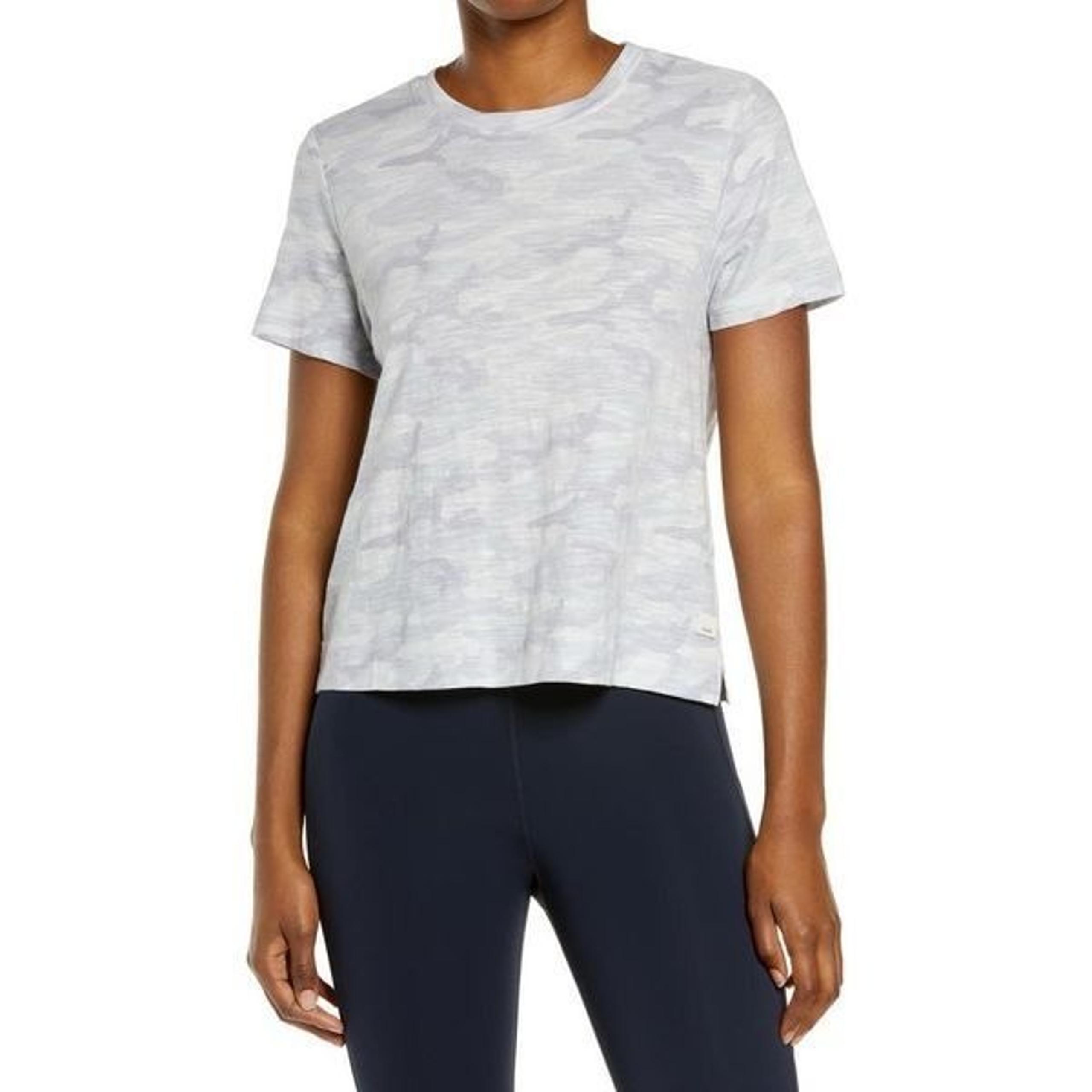 VUORI Women’s Gray White Camo Camouflage Sunset Short Sleeve Tee T-Shirt Size Sm