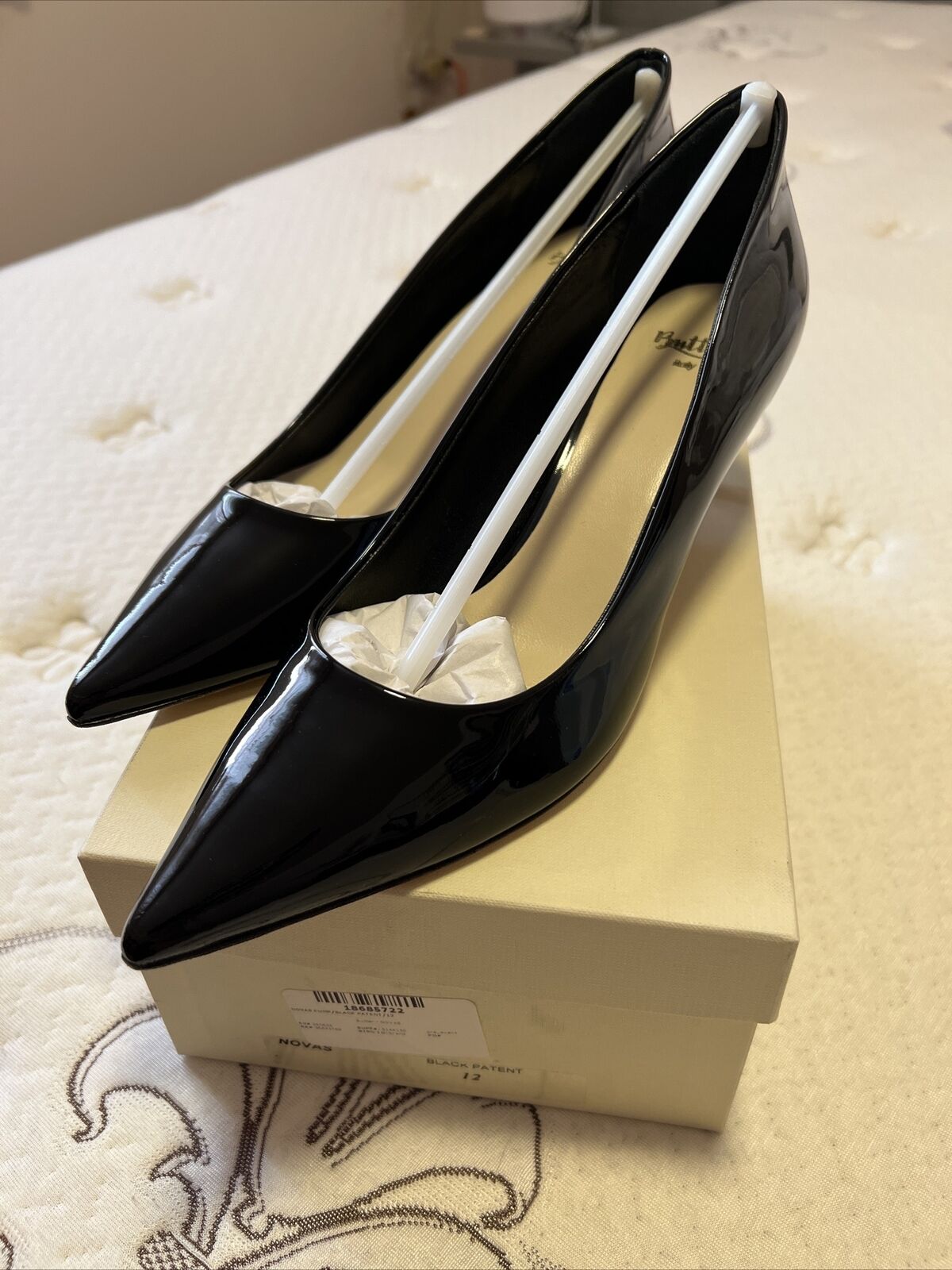 Butter Italy Black Patent Pumps 12 Novas Luxury