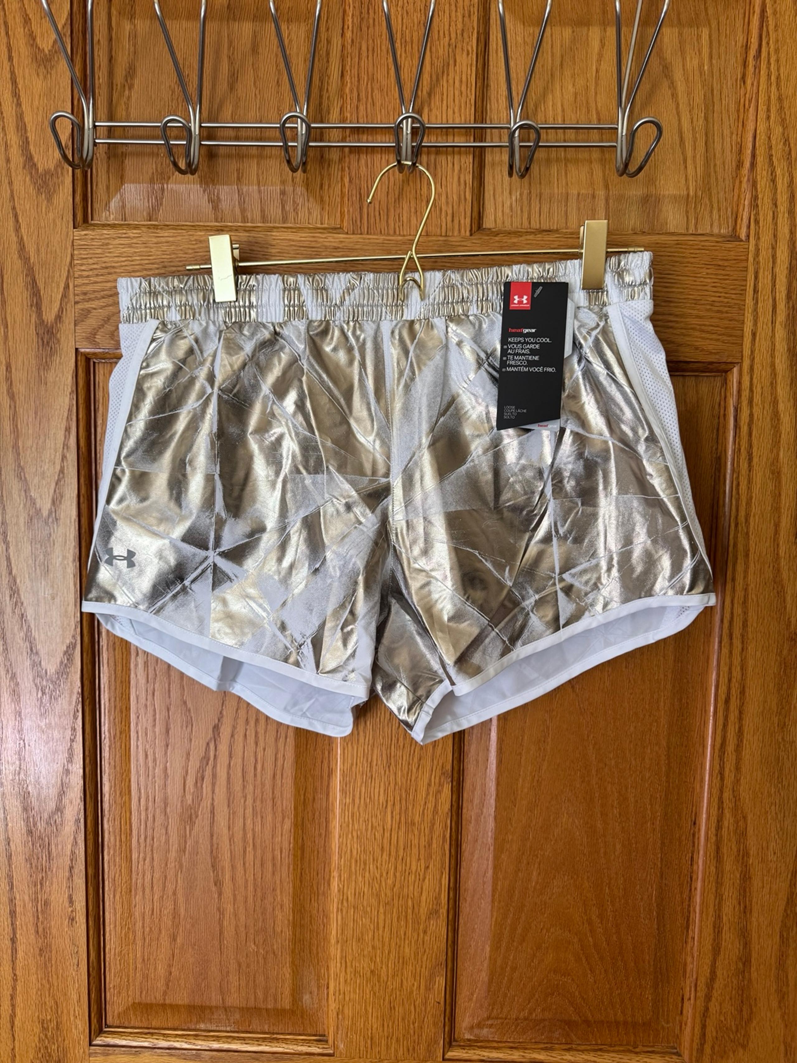 NWT Women’s Under Armour shorts medium