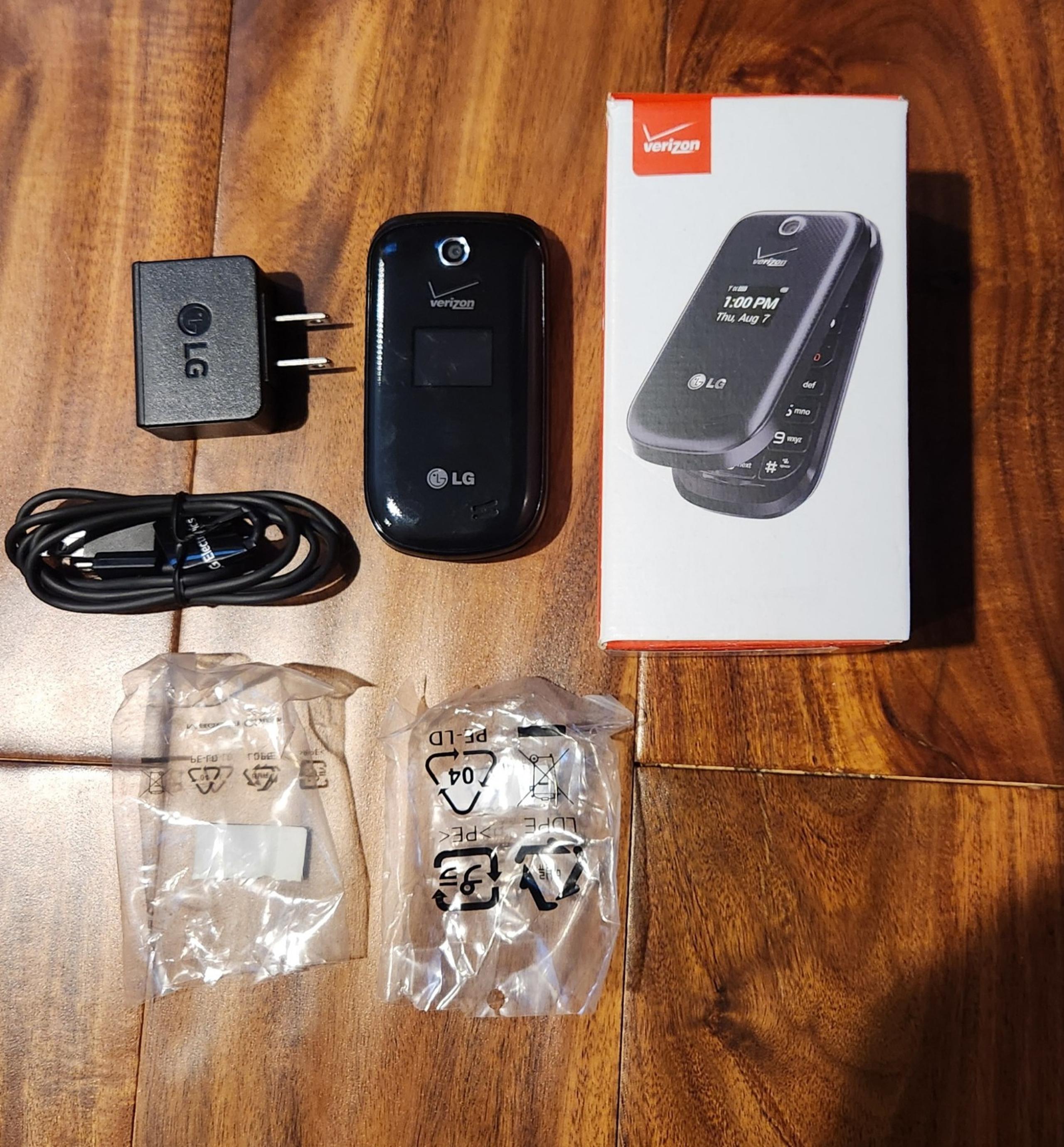 New in box LG Revere 3 Flip Phone, Wall & USB Charger & Guide Unused