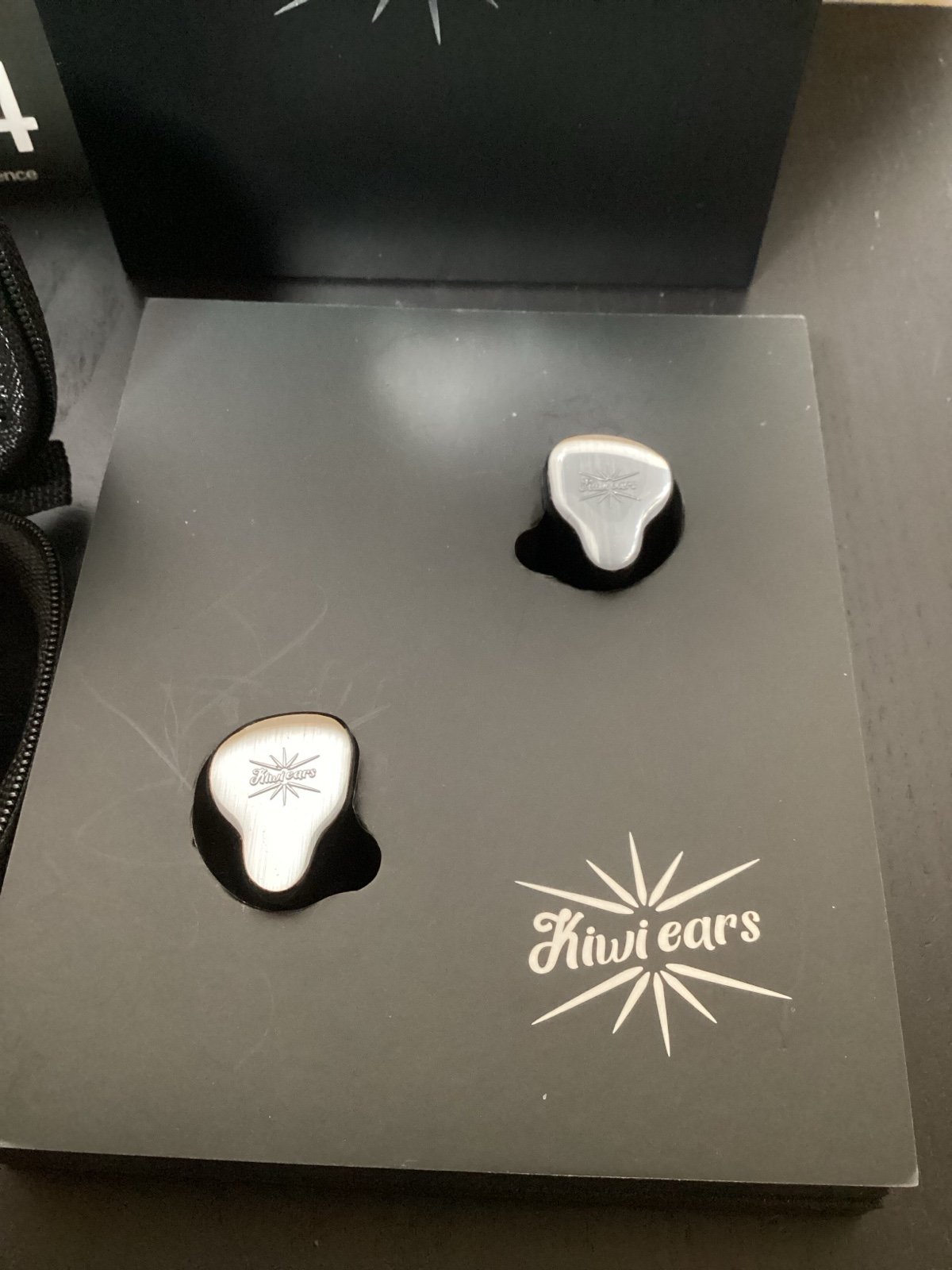 Linsoul Kiwi Ears KE4 in Ear Monitor 2DD+2BA Hybrid Earphone - detail