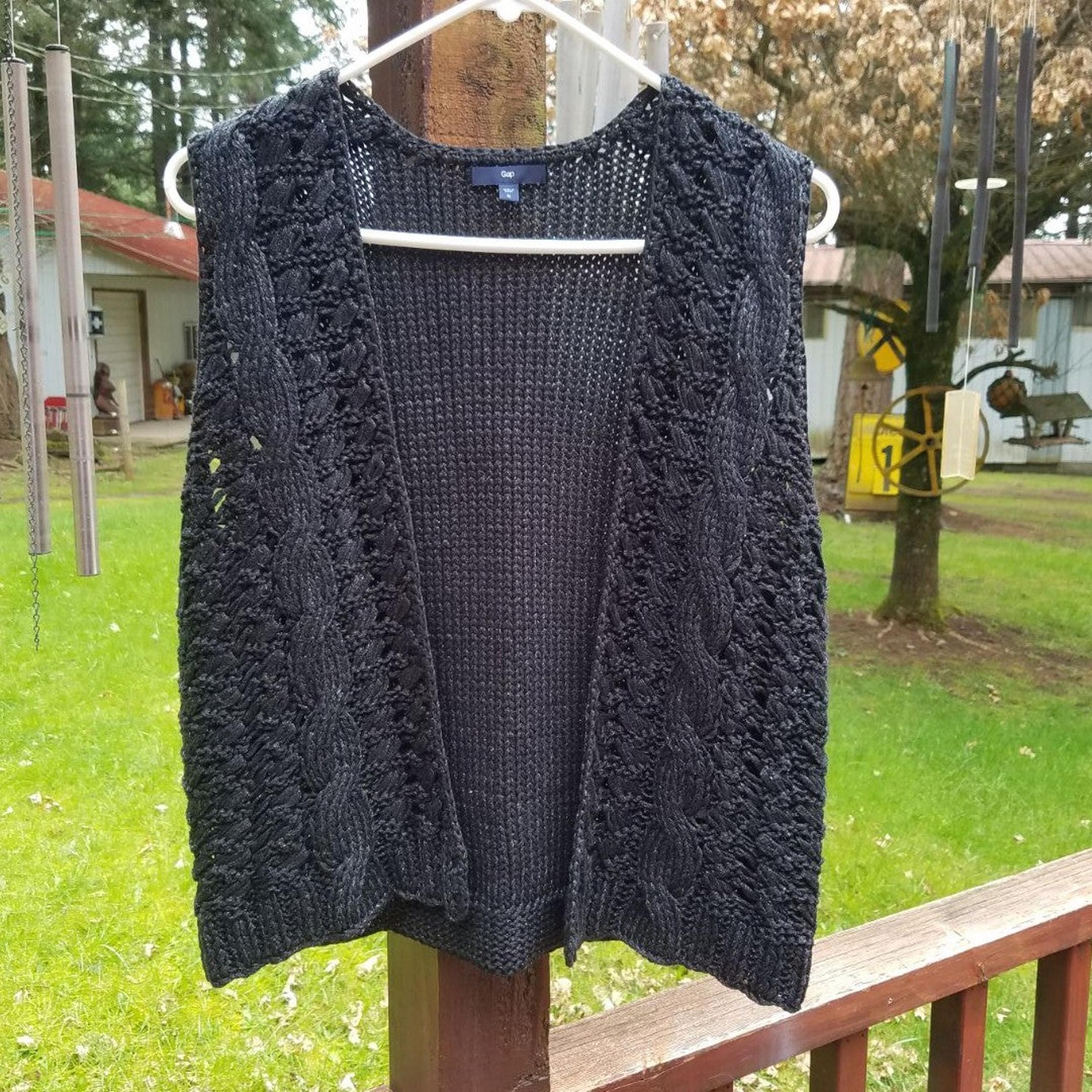 Gap Knitted Vest- Black/Silver