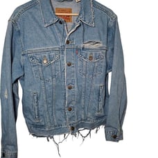 Levi’s Distressed Jean Jacket Women’s M Light Wash Blue Denim Trucker Cotton