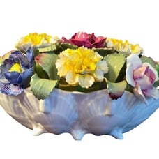 GORGEOUS AYNSLEY PORCELAIN FLORAL BOUQUET IN SEASHELL VASE FIGURINE SOLID