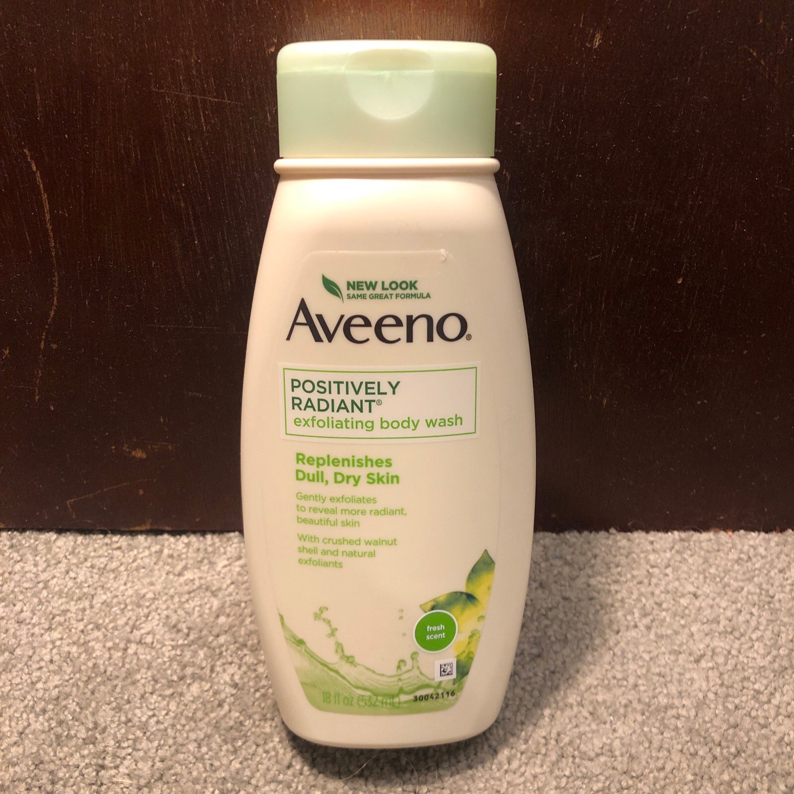 Aveeno Positively Radiant Exfoliating Body Wash Replenishes Dull & Dry Skin 18oz