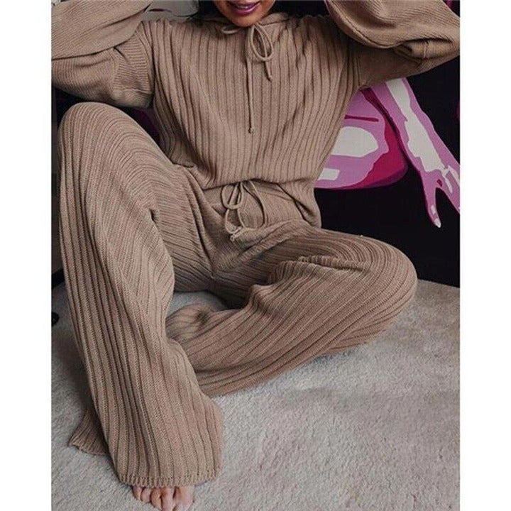 Fashionable Women's Loungewear Set: Stylish Hooded Tops and Comfy Jogger Pants