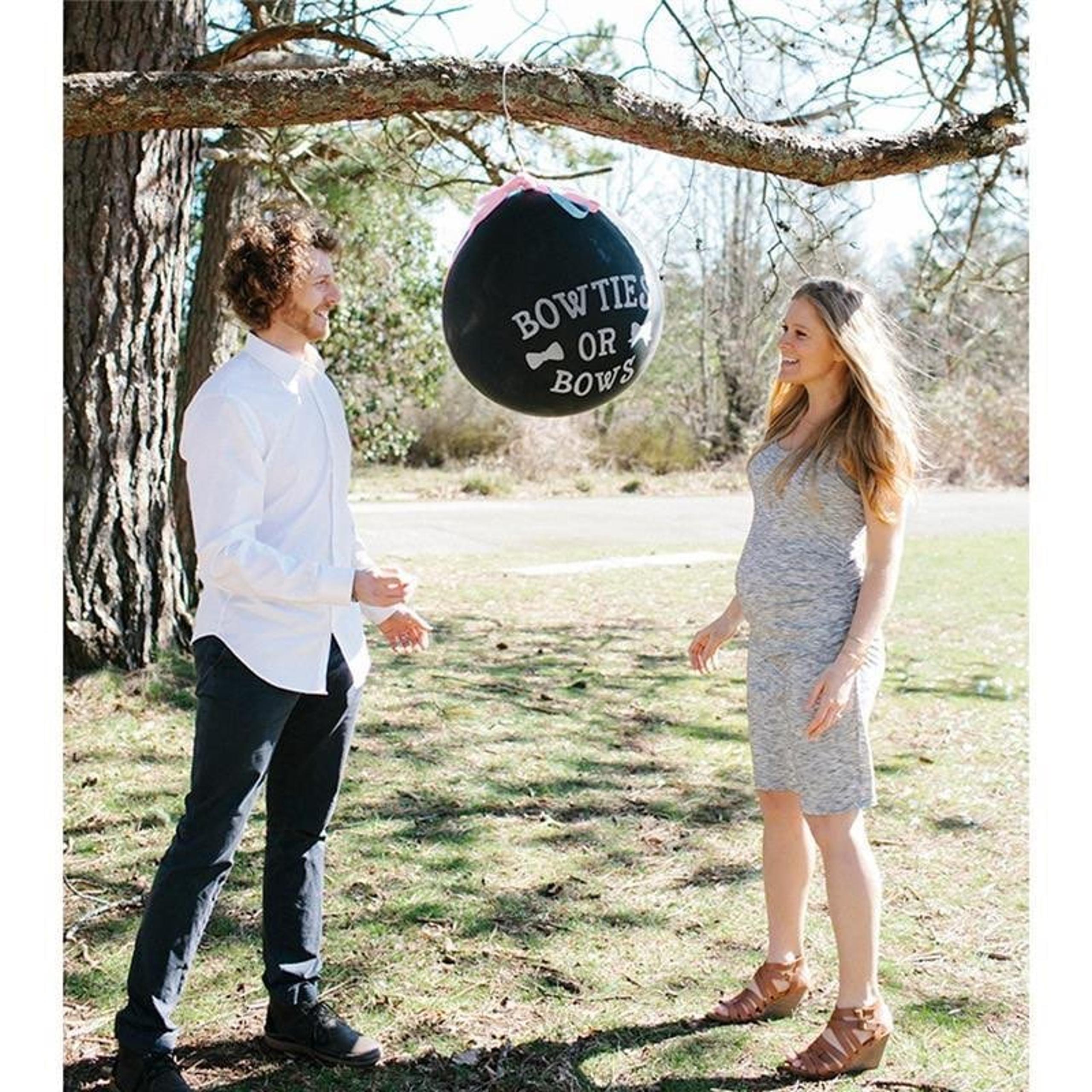 Gender Reveal Party Ballon - Bowties and Bows