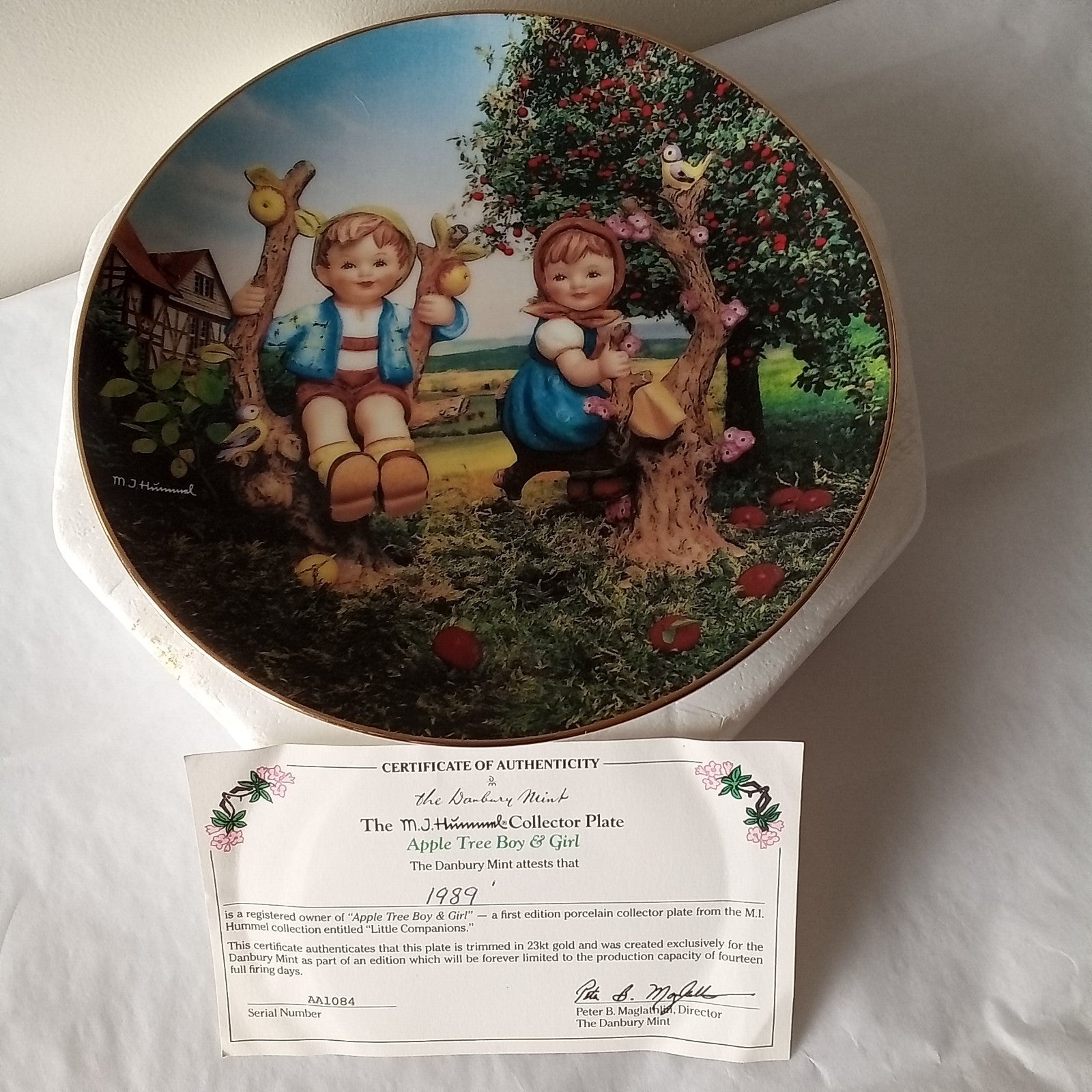 Danbury Mint Hummel Apple Tree Boy & Girl Little Companions 8 Plate 1989 COA