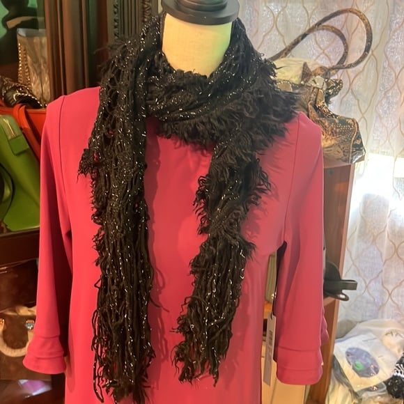 2b Bebe black scarf i great condition