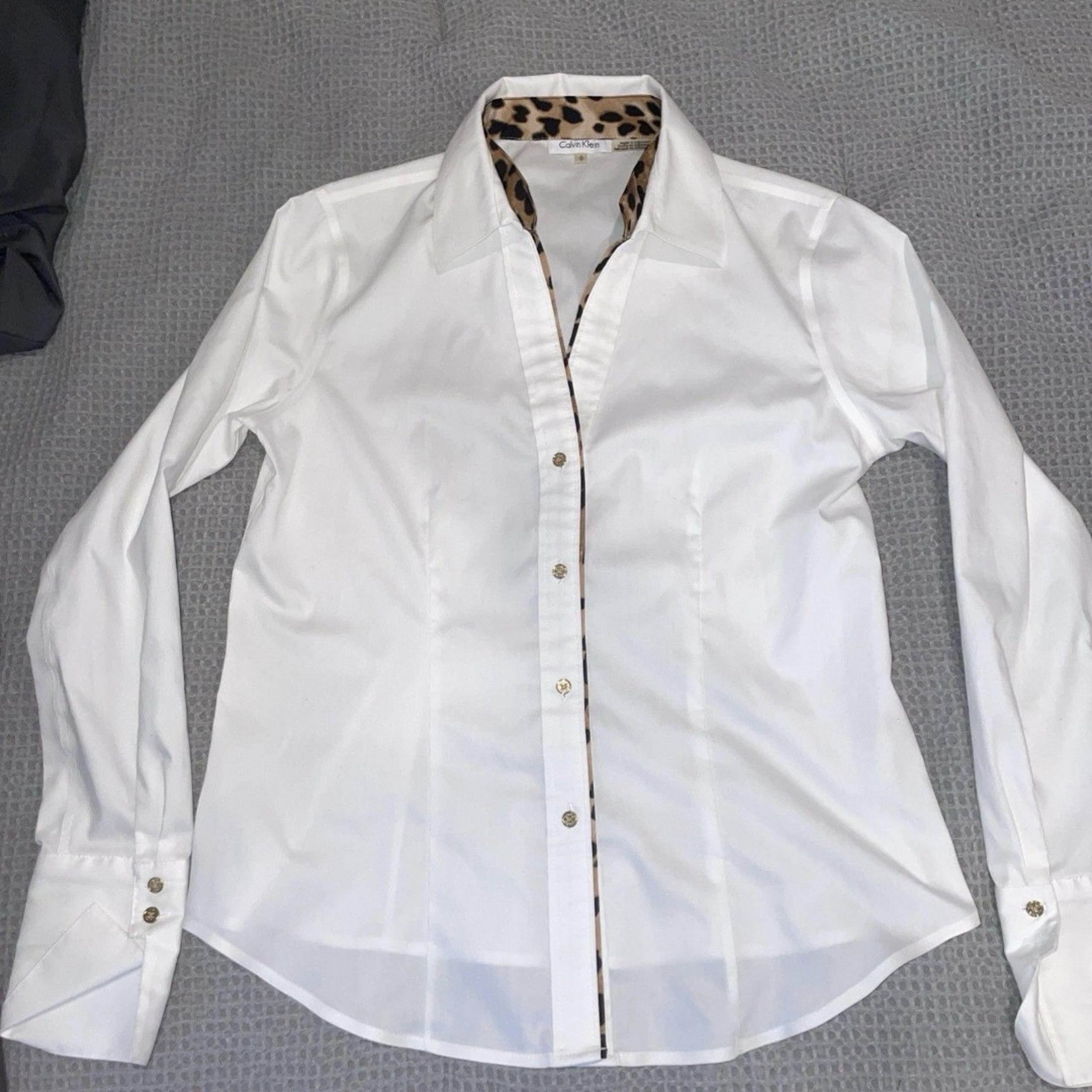 Calvin Klein Women Shirt small White Leopard Trim Animal Print Button Up Classic