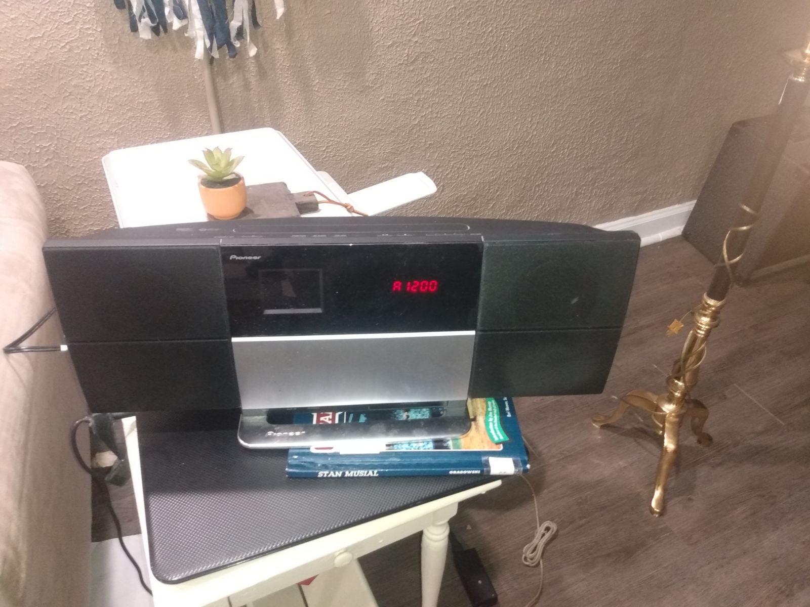 Pioneer X-SMC3-S AirPlay Music Tap System, 2.5” LCD AM FM iPod AUX Stereo Radio