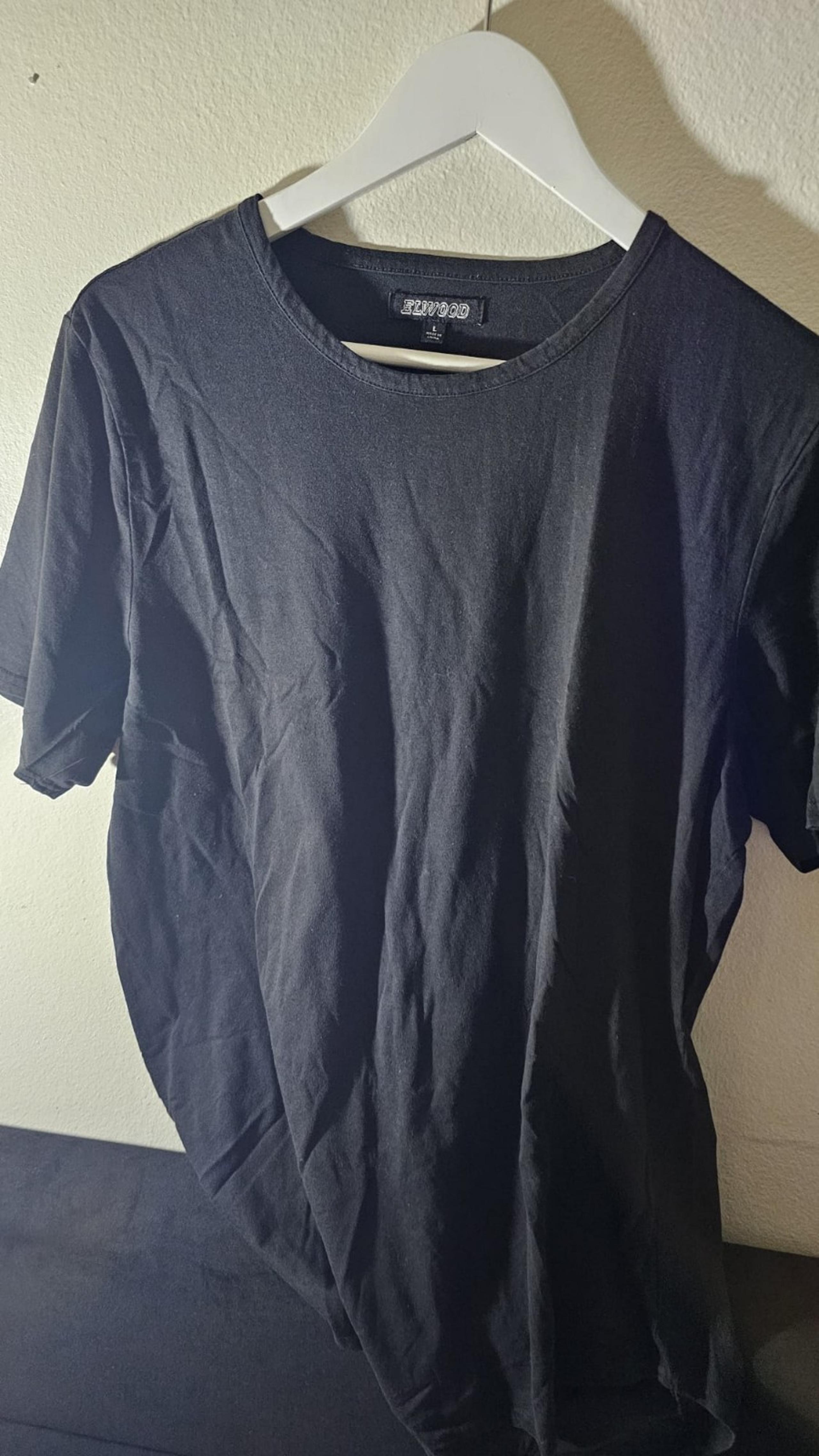 Mens Elwood Size L Black Tshirt