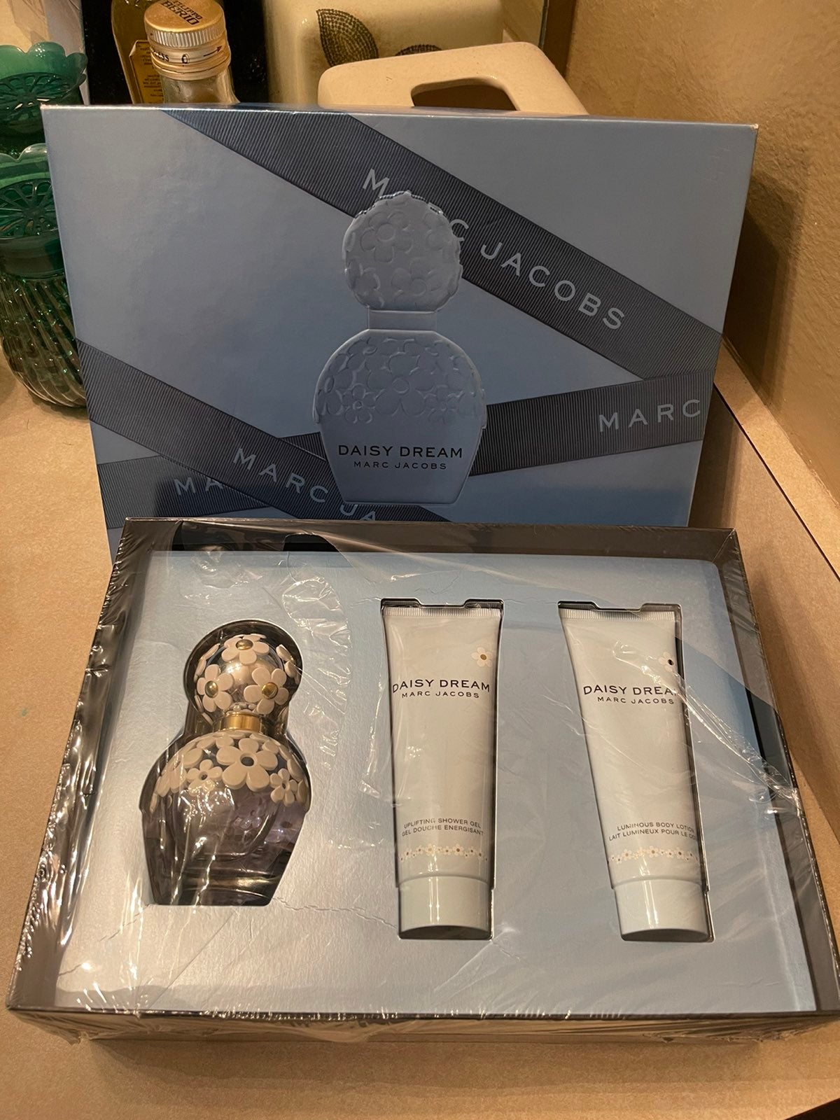 Brand new Macr Jacob perfume set