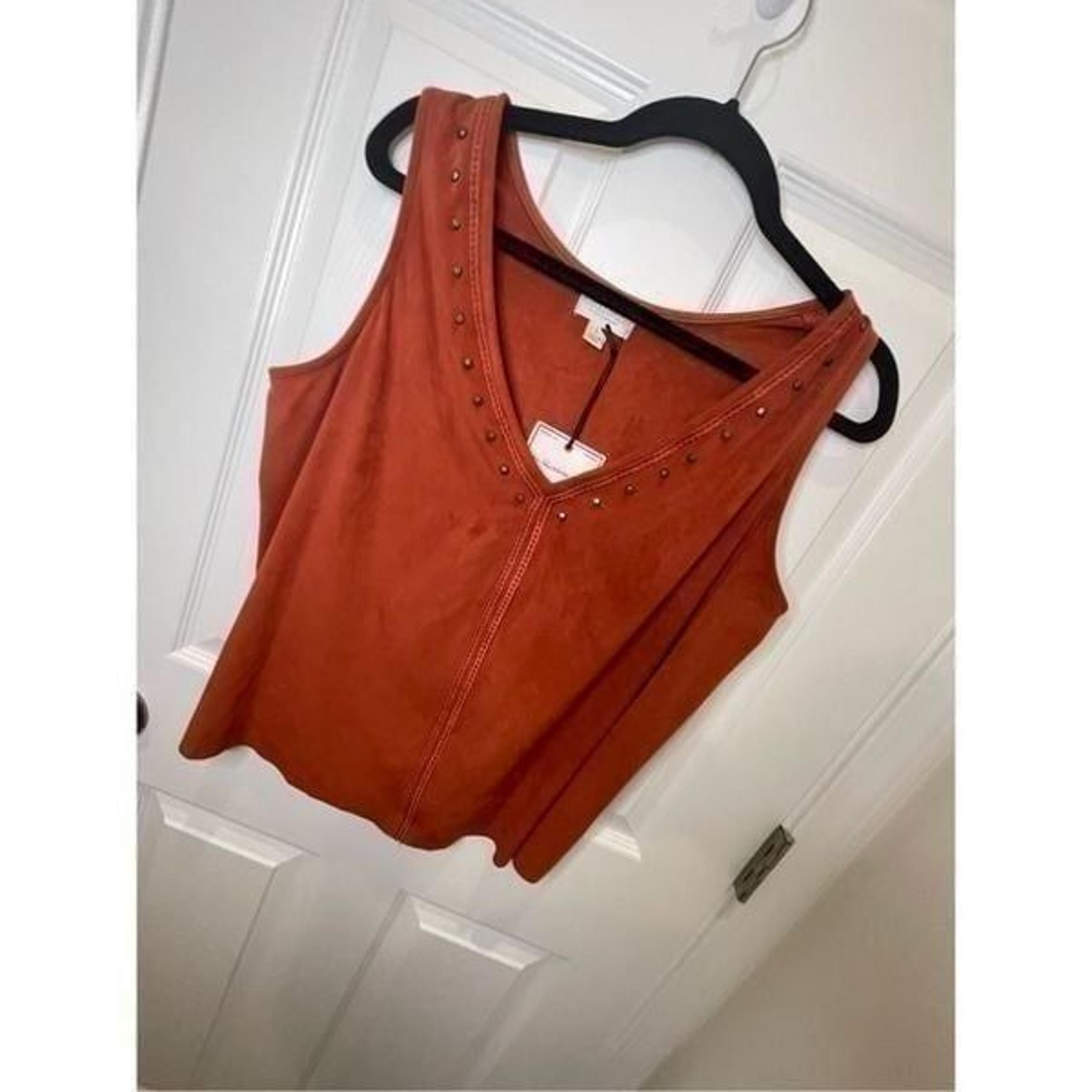 NWT Bisou Bisou rust studded tank size large