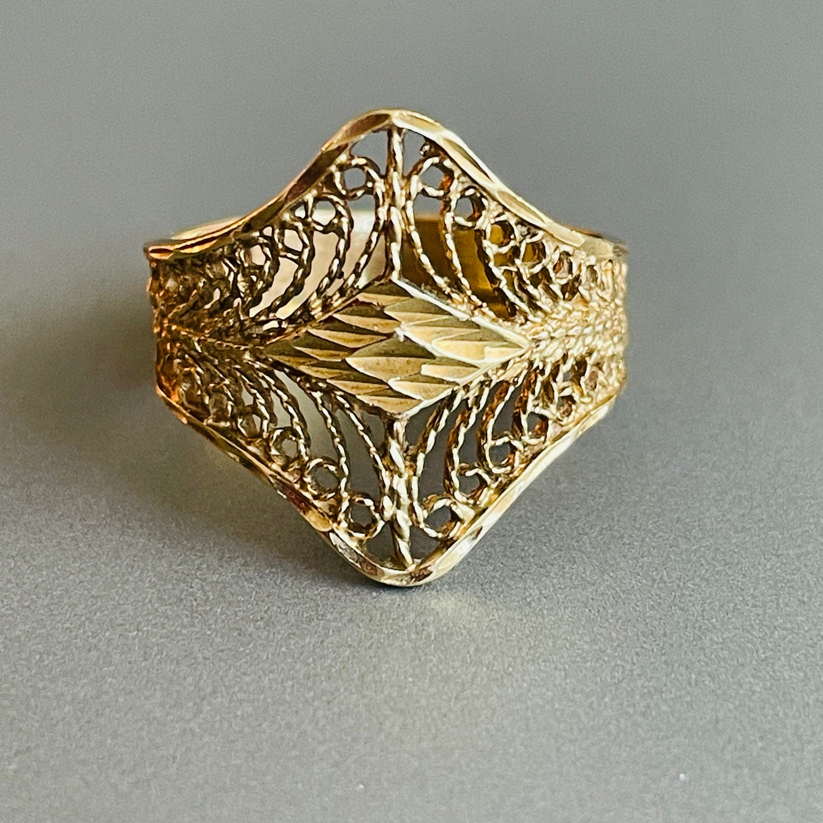 14k Gold Diamond Cut OpenWork Filigree Vintage Ring