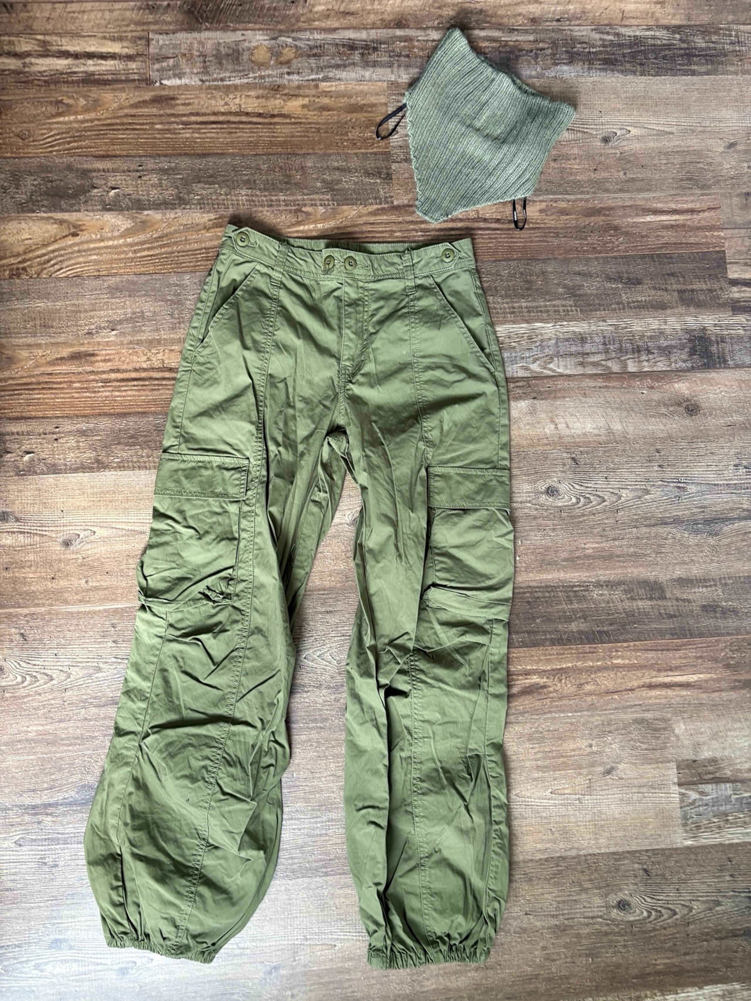 Forever 21 Y2K Cargo Pants•Sweater Tube Top Extra Small•Small