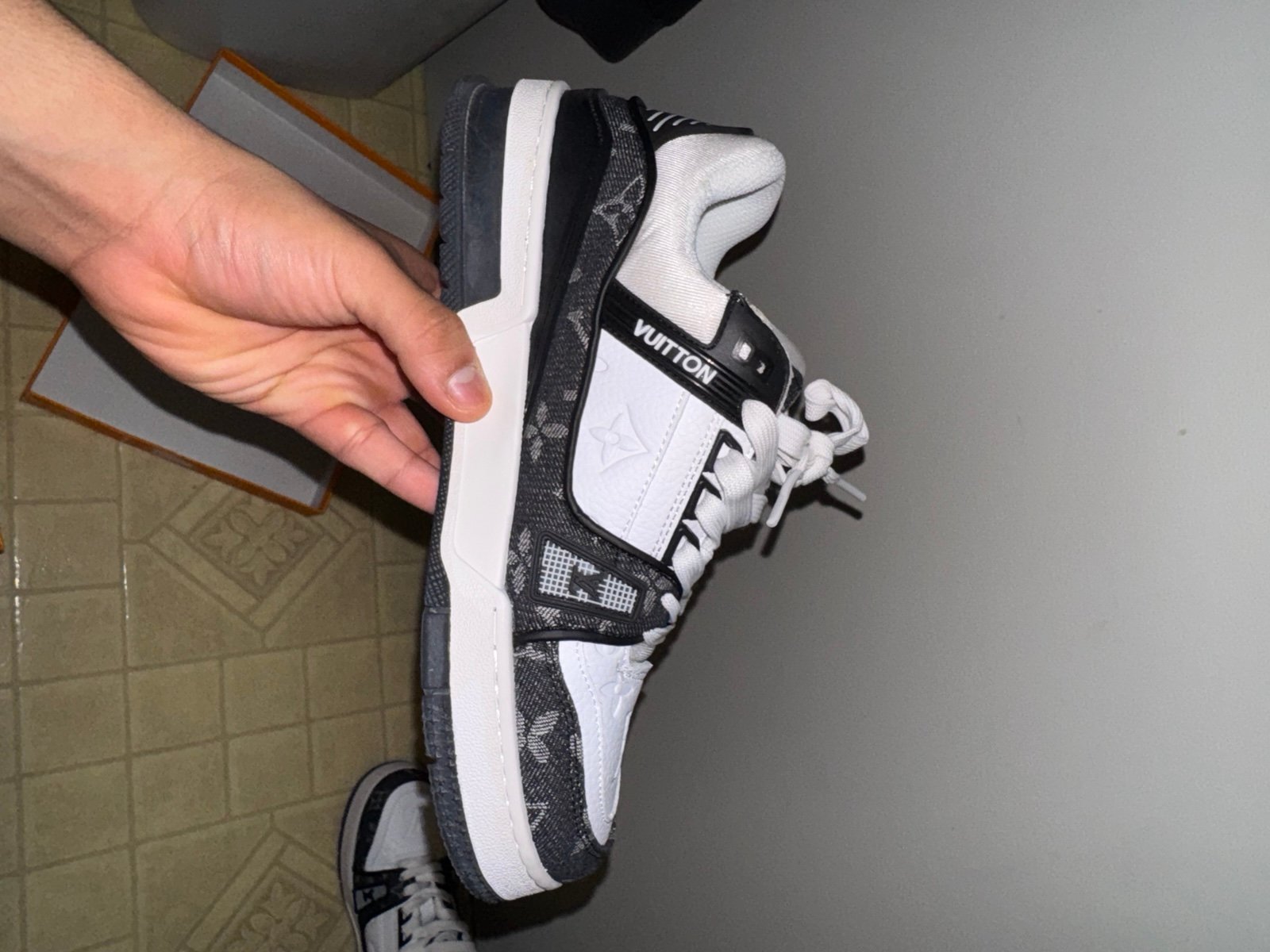LV TRAINERS SIZE 8.5
