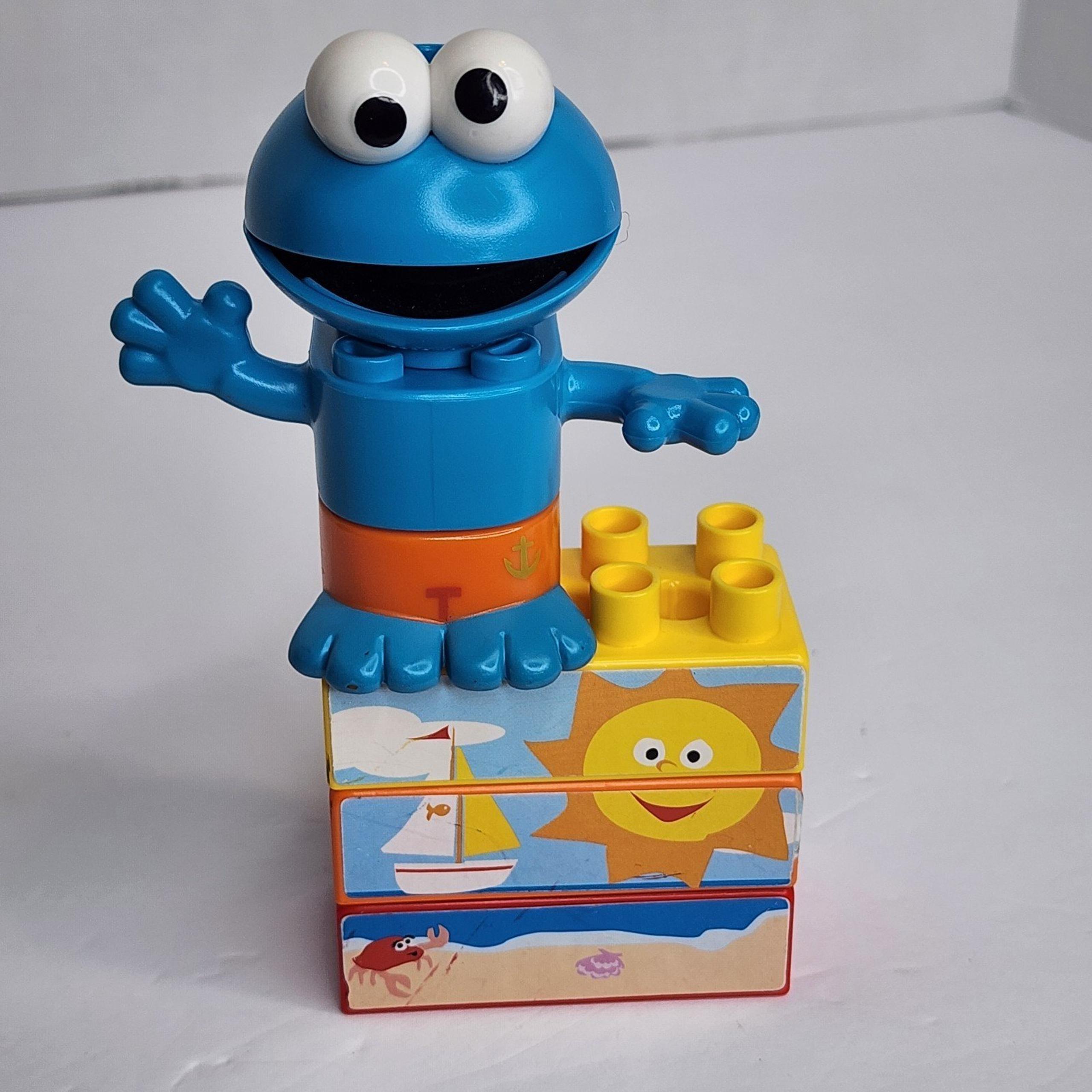 Kid KNEX Sesame Street Cookie Monster beach scene building block playset