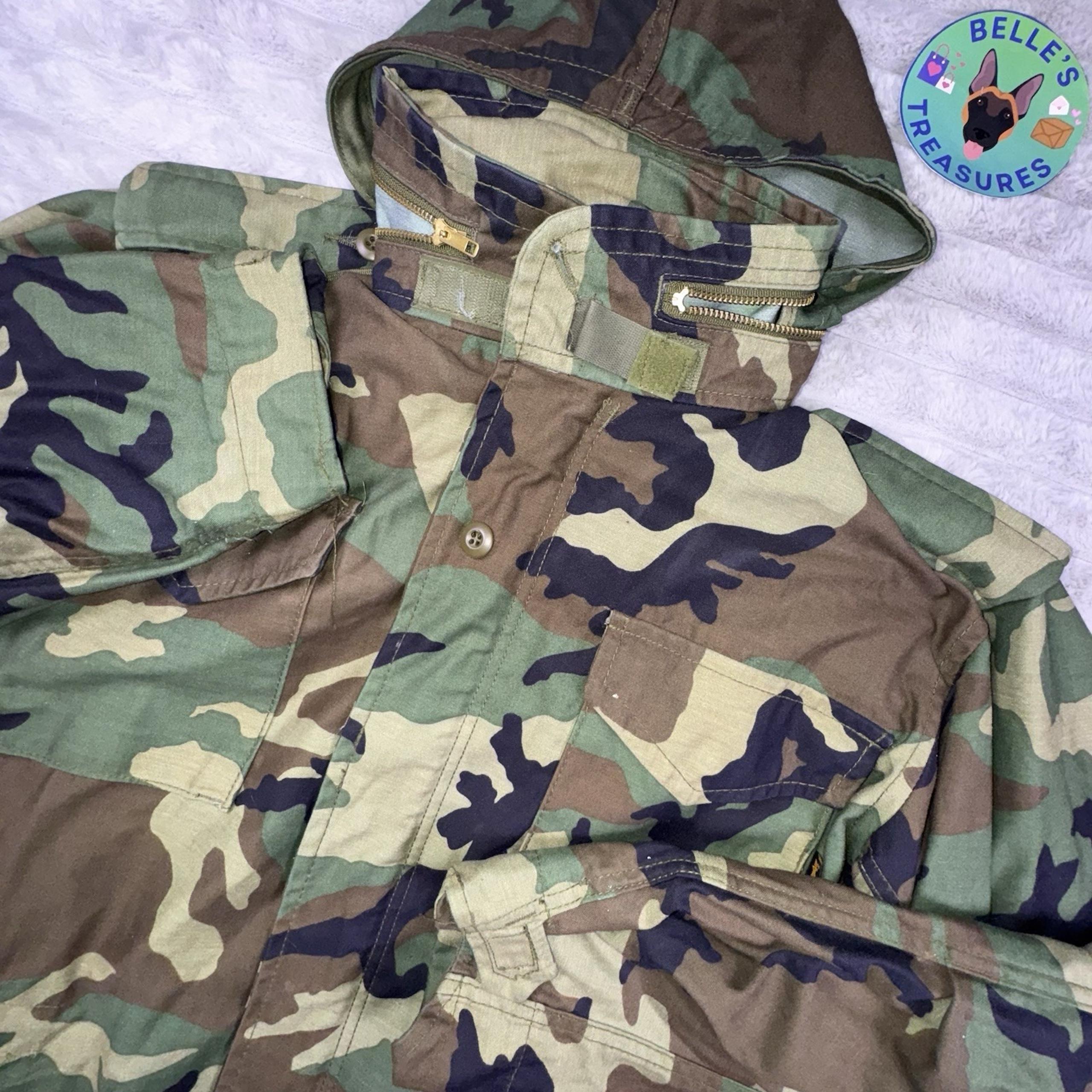 US Military Field Coat Men's Medium Hidden Hood  Woodland Camo Cold Weather