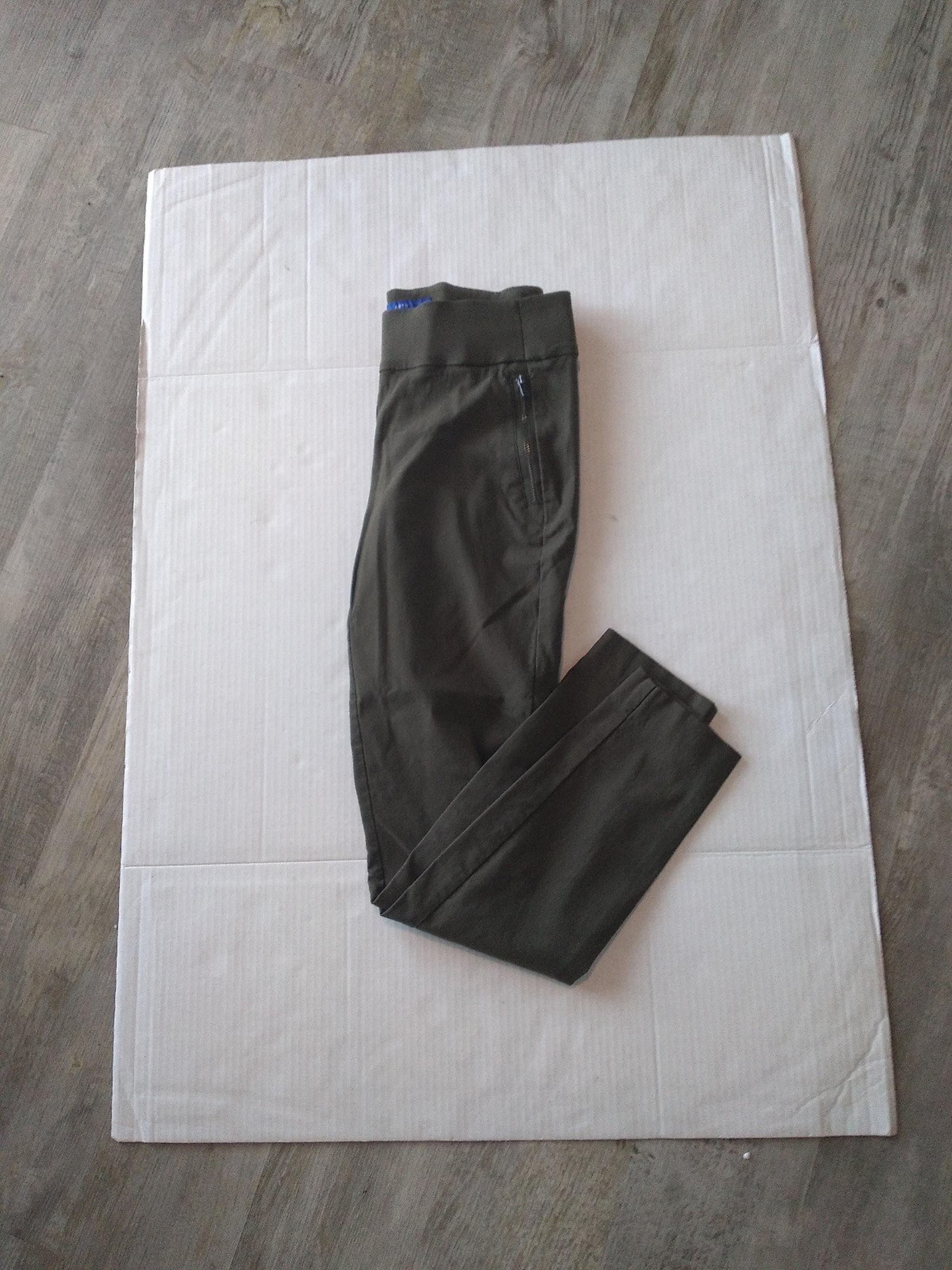 Apt 9 women's green stretchy pull on pants size 6