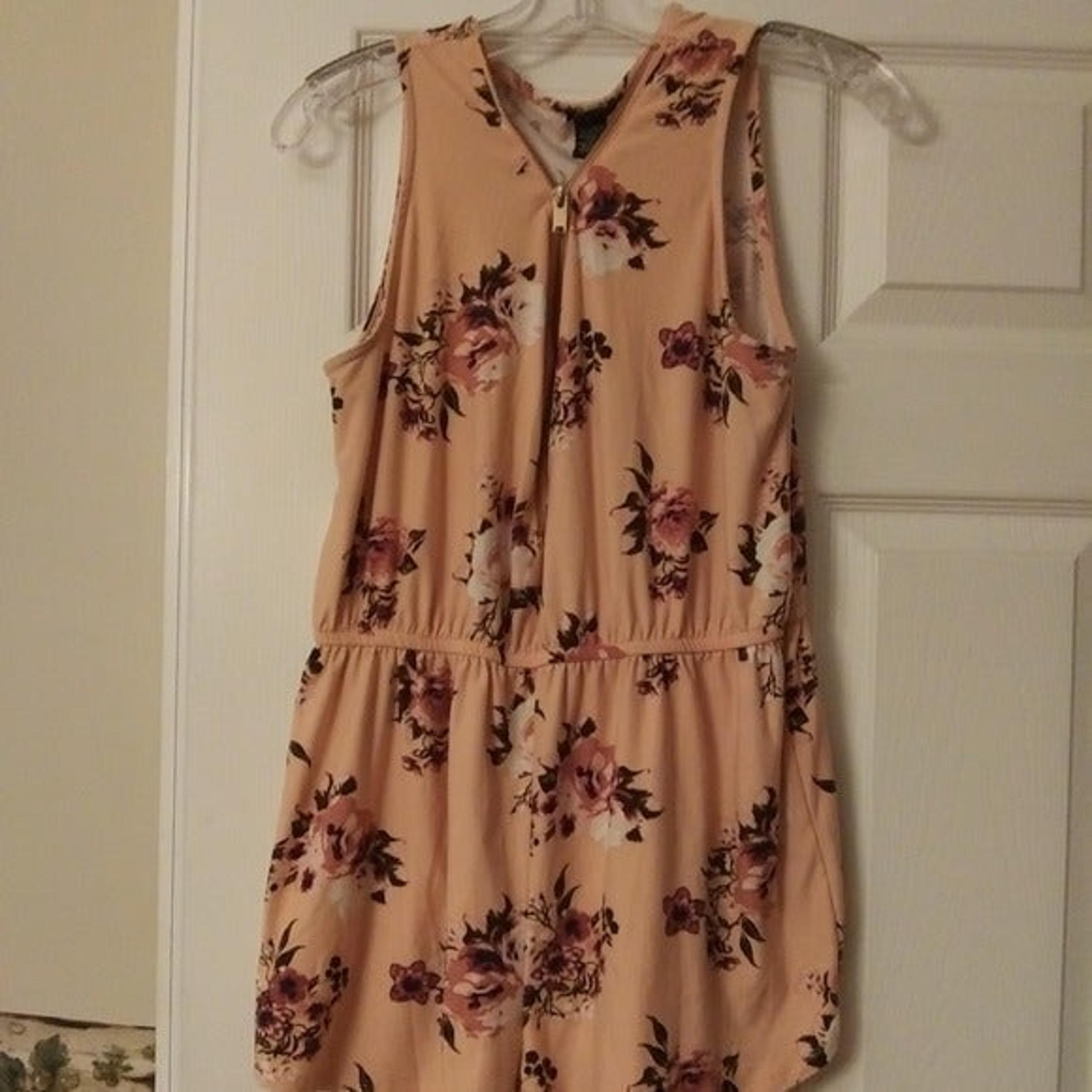Lot of 2 Women's Rompers Rue 21 and Kirra - Size Large